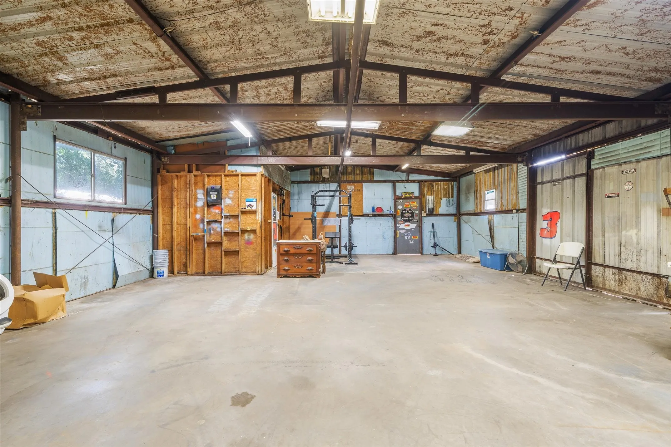 Great workspace with its own drive up to the bay door.