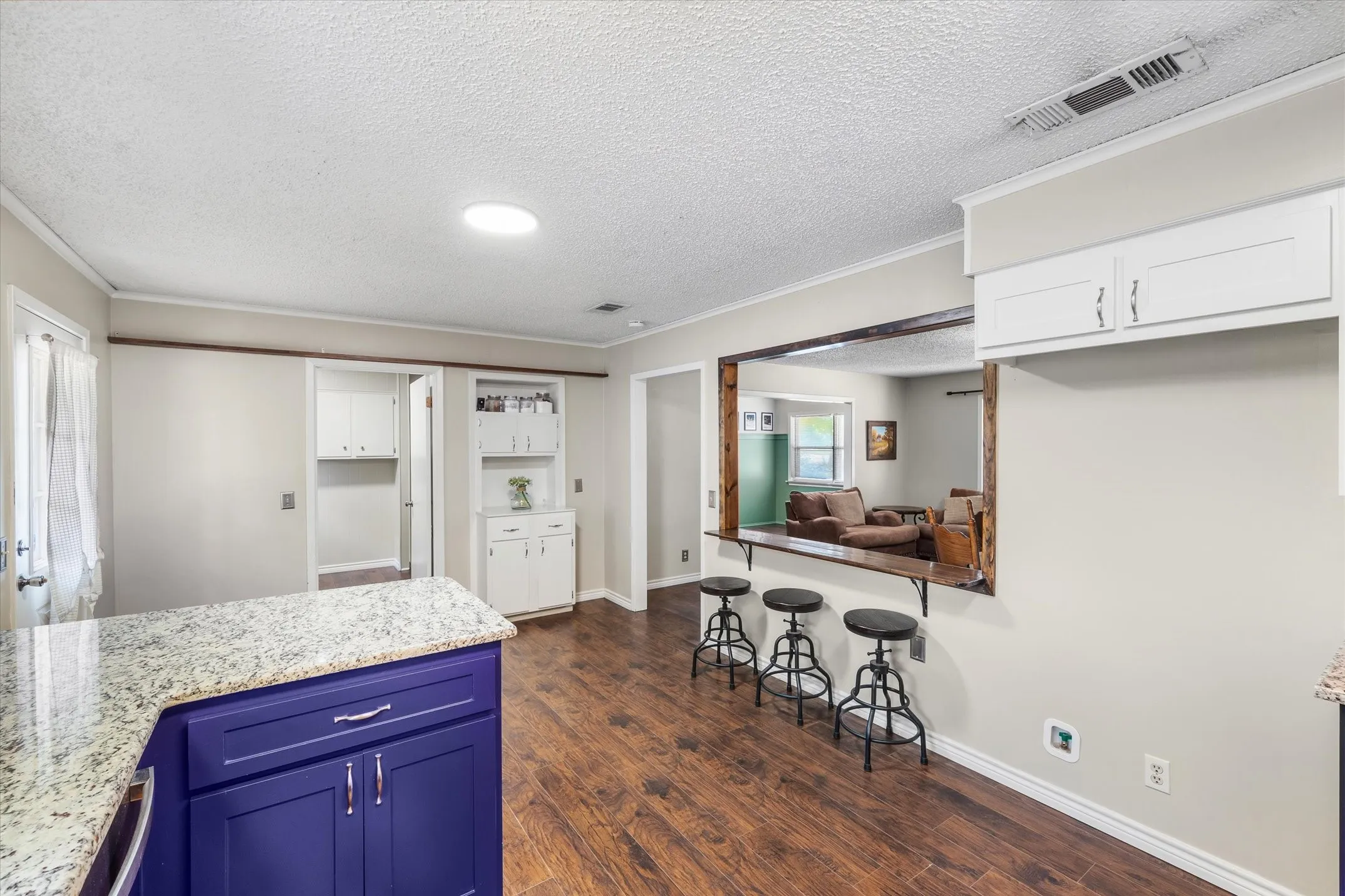 Single Family Residence For Sale in Henderson County , 2941 Trey Circle, Athens, Texas 75752, 4 Bedroom, 2 Bathroom, 2 Garage spaces, 1,990 Sqft, built in 1977, mls#21366500, Real Estate Agent in Athens, Homes For Sale in Henderson county, Homes For Sale in Athens, Realtor in Athens Texas, Real Estate Brokerage Independent Realty Texas, Luminita Cordes Realtor