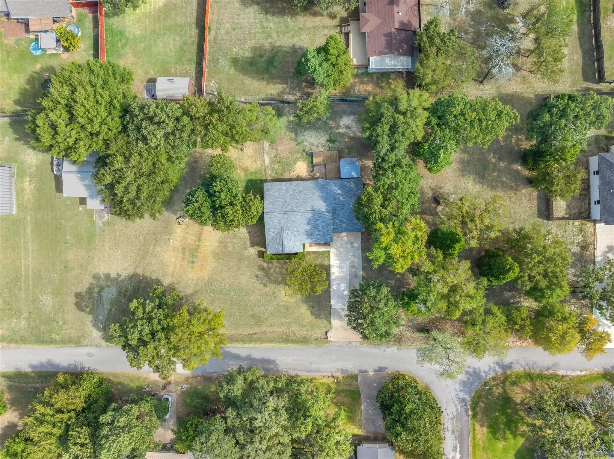 Single Family Residence For Sale in Henderson County , 2941 Trey Circle, Athens, Texas 75752, 4 Bedroom, 2 Bathroom, 2 Garage spaces, 1,990 Sqft, built in 1977, mls#21366500, Real Estate Agent in Athens, Homes For Sale in Henderson county, Homes For Sale in Athens, Realtor in Athens Texas, Real Estate Brokerage Independent Realty Texas, Luminita Cordes Realtor