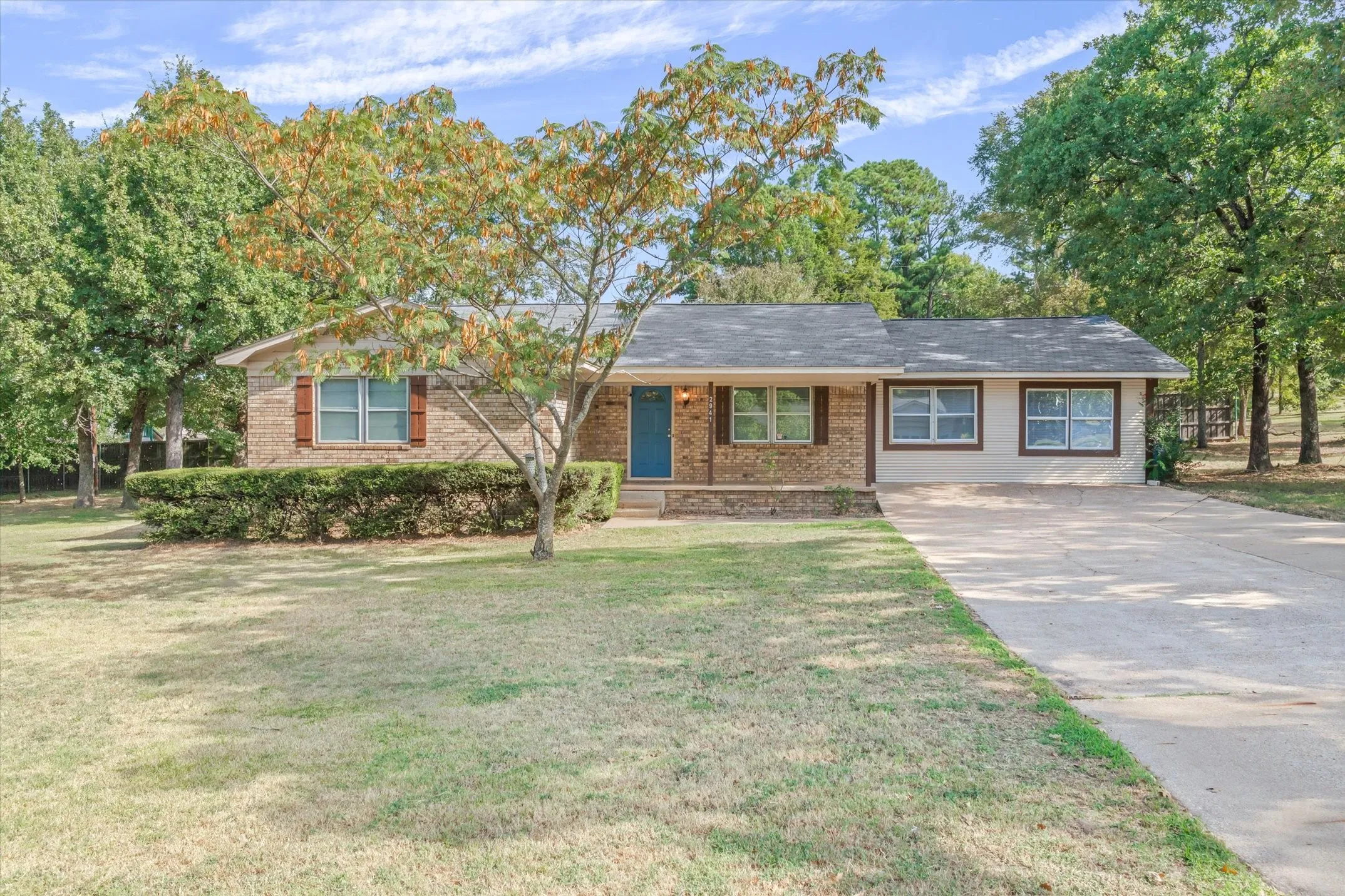 Single Family Residence For Sale in Henderson County , 2941 Trey Circle, Athens, Texas 75752, 4 Bedroom, 2 Bathroom, 2 Garage spaces, 1,990 Sqft, built in 1977, mls#21366500, Real Estate Agent in Athens, Homes For Sale in Henderson county, Homes For Sale in Athens, Realtor in Athens Texas, Real Estate Brokerage Independent Realty Texas, Luminita Cordes Realtor