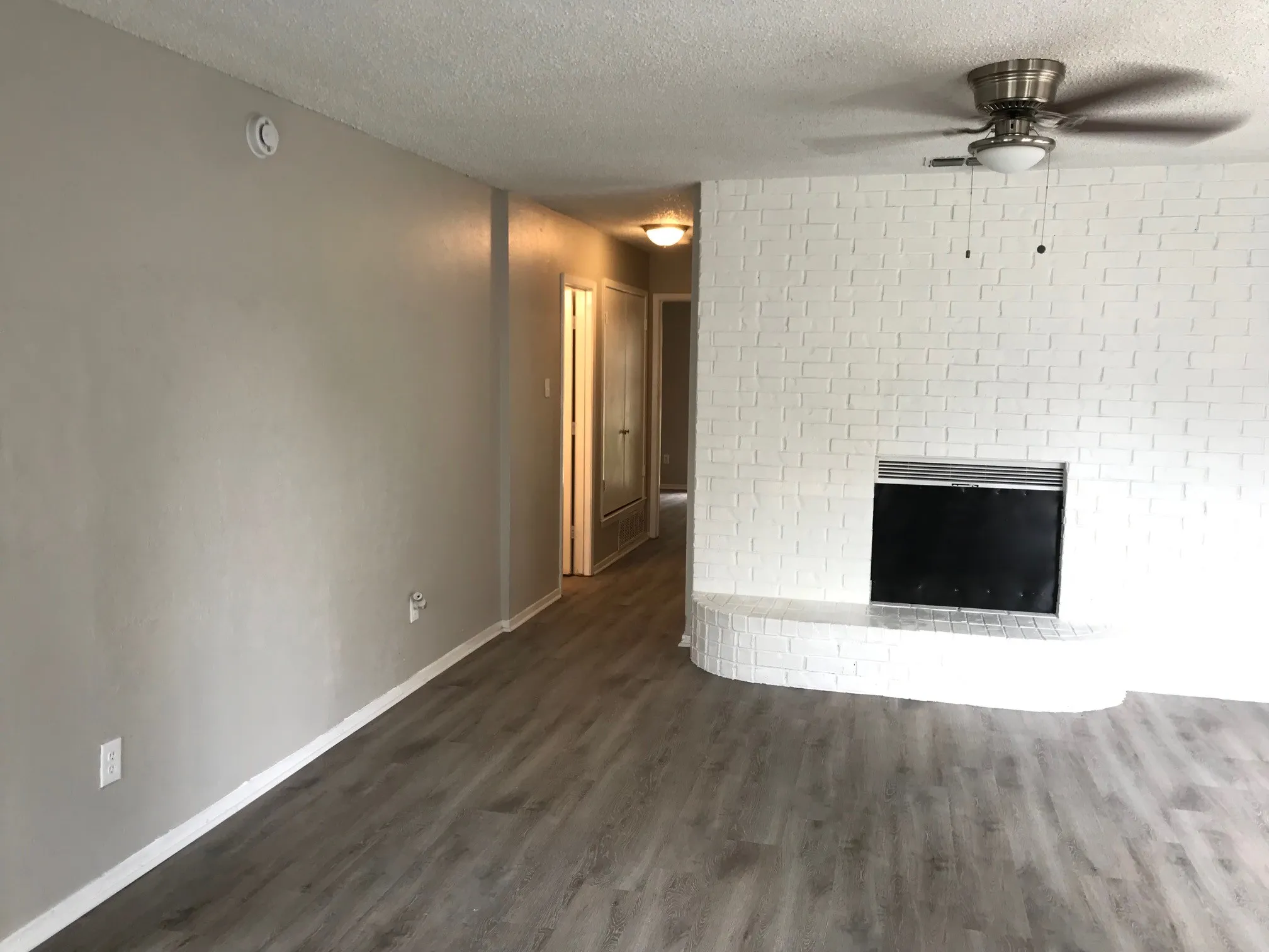 Duplex For Rent in Tarrant County , 514 Mcqueary Street, Arlington, Texas 76012, 2 Bedroom, 1 Bathroom, Garage spaces, 1,262 Sqft, built in 1981, mls#21365453, Real Estate Agent in Arlington, Homes For Rent in Tarrant county, Homes For Rent in Arlington, Realtor in Arlington Texas, Real Estate Brokerage Independent Realty Texas, Luminita Cordes Realtor