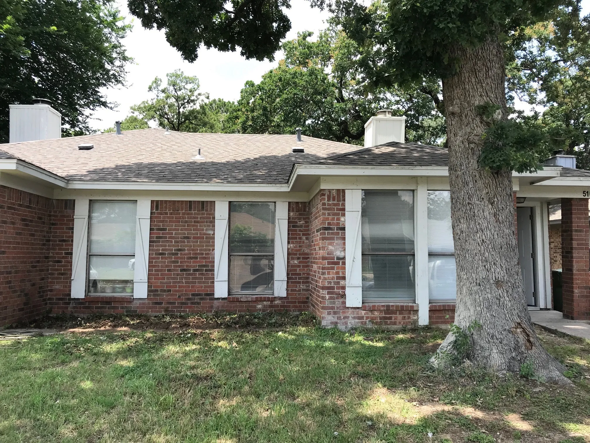 Duplex For Rent in Tarrant County , 514 Mcqueary Street, Arlington, Texas 76012, 2 Bedroom, 1 Bathroom, Garage spaces, 1,262 Sqft, built in 1981, mls#21365453, Real Estate Agent in Arlington, Homes For Rent in Tarrant county, Homes For Rent in Arlington, Realtor in Arlington Texas, Real Estate Brokerage Independent Realty Texas, Luminita Cordes Realtor