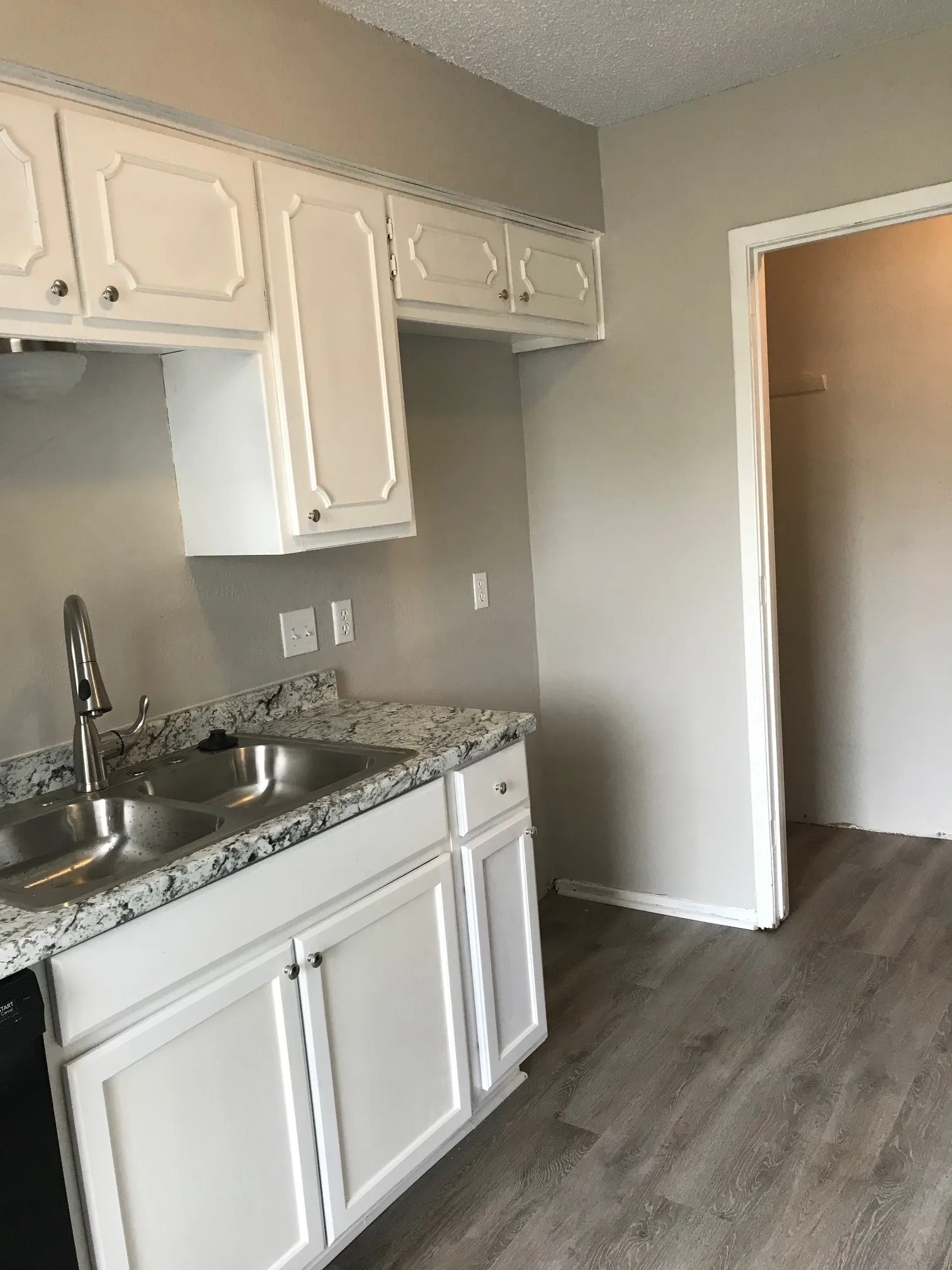 Duplex For Rent in Tarrant County , 514 Mcqueary Street, Arlington, Texas 76012, 2 Bedroom, 1 Bathroom, Garage spaces, 1,262 Sqft, built in 1981, mls#21365453, Real Estate Agent in Arlington, Homes For Rent in Tarrant county, Homes For Rent in Arlington, Realtor in Arlington Texas, Real Estate Brokerage Independent Realty Texas, Luminita Cordes Realtor