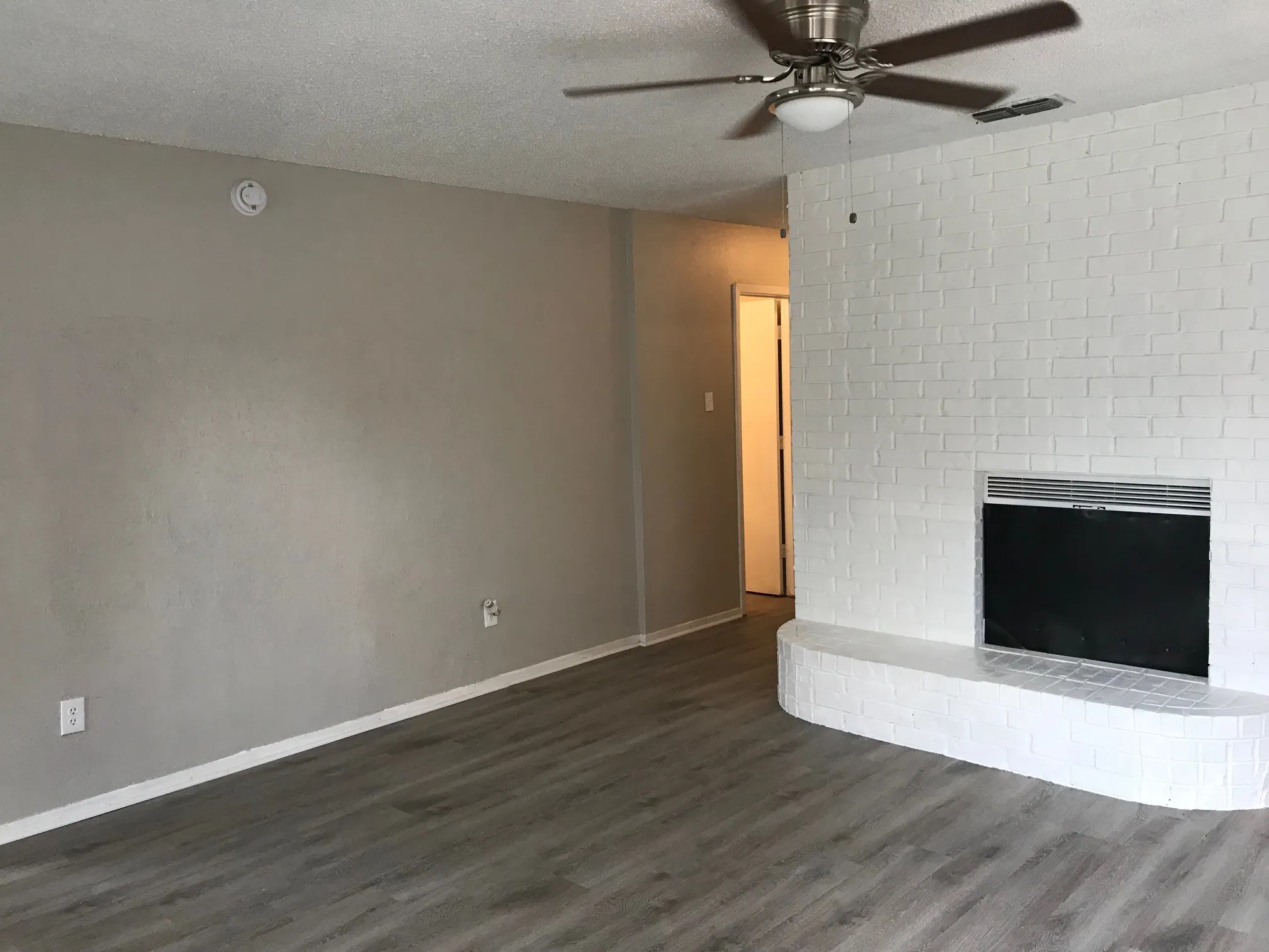Duplex For Rent in Tarrant County , 514 Mcqueary Street, Arlington, Texas 76012, 2 Bedroom, 1 Bathroom, Garage spaces, 1,262 Sqft, built in 1981, mls#21365453, Real Estate Agent in Arlington, Homes For Rent in Tarrant county, Homes For Rent in Arlington, Realtor in Arlington Texas, Real Estate Brokerage Independent Realty Texas, Luminita Cordes Realtor