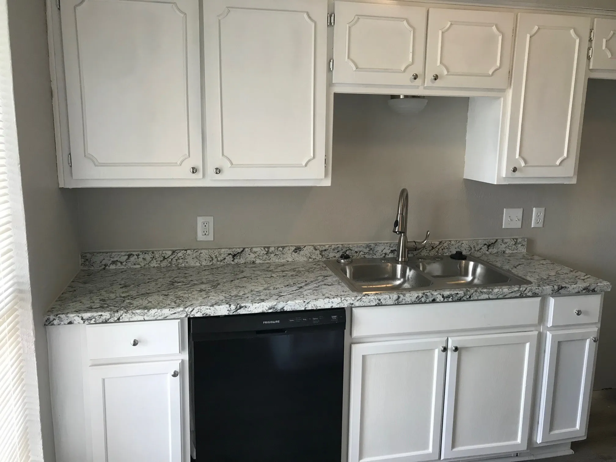 Duplex For Rent in Tarrant County , 514 Mcqueary Street, Arlington, Texas 76012, 2 Bedroom, 1 Bathroom, Garage spaces, 1,262 Sqft, built in 1981, mls#21365453, Real Estate Agent in Arlington, Homes For Rent in Tarrant county, Homes For Rent in Arlington, Realtor in Arlington Texas, Real Estate Brokerage Independent Realty Texas, Luminita Cordes Realtor