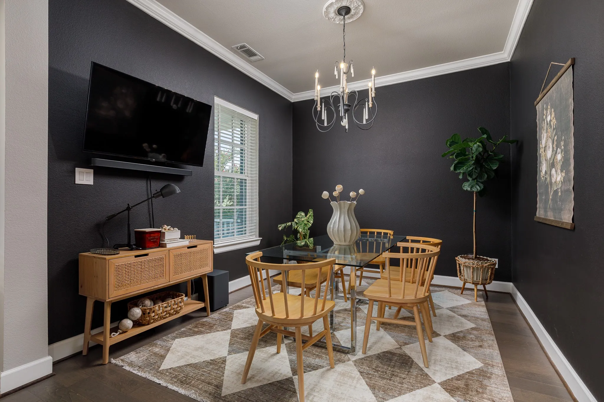 The dining room can be a multi-functional room