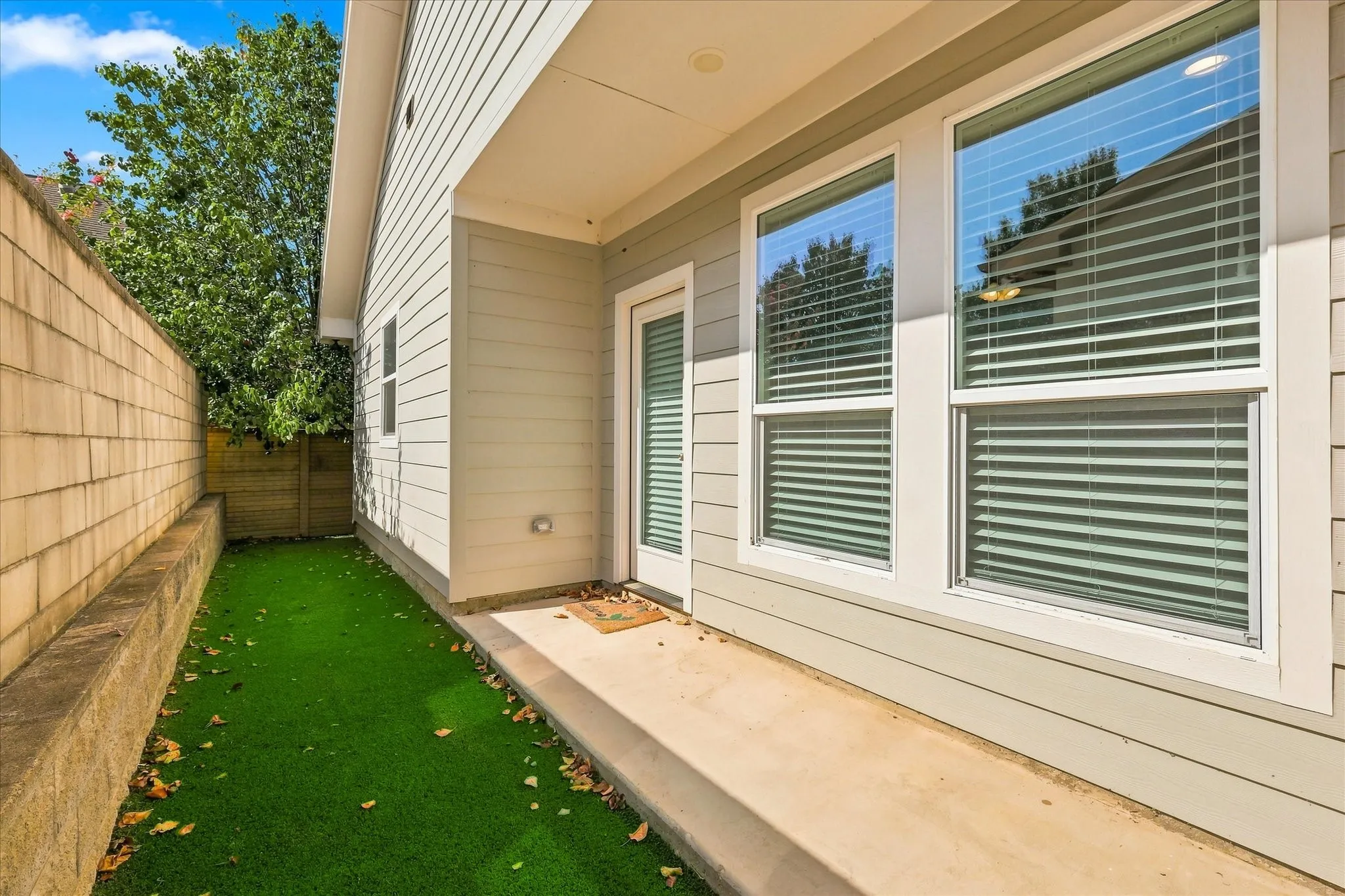 Duplex For Rent in Tarrant County , 216 Wayside Court, Bedford, Texas 76021, 3 Bedroom, 3 Bathroom, 2 Garage spaces, 1,697 Sqft, built in 2023, mls#21368338, Real Estate Agent in Bedford, Homes For Rent in Tarrant county, Homes For Rent in Bedford, Realtor in Bedford Texas, Real Estate Brokerage Independent Realty Texas, Luminita Cordes Realtor