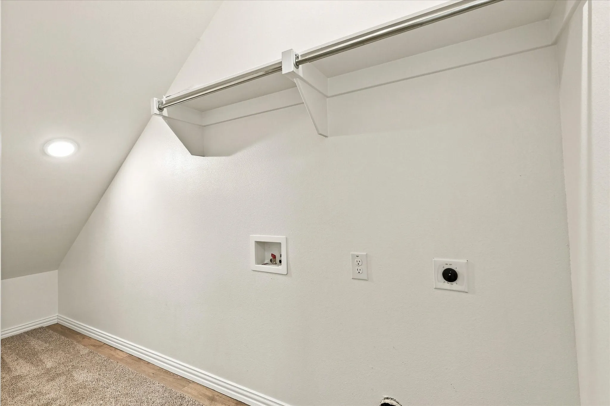 Duplex For Rent in Tarrant County , 216 Wayside Court, Bedford, Texas 76021, 3 Bedroom, 3 Bathroom, 2 Garage spaces, 1,697 Sqft, built in 2023, mls#21368338, Real Estate Agent in Bedford, Homes For Rent in Tarrant county, Homes For Rent in Bedford, Realtor in Bedford Texas, Real Estate Brokerage Independent Realty Texas, Luminita Cordes Realtor