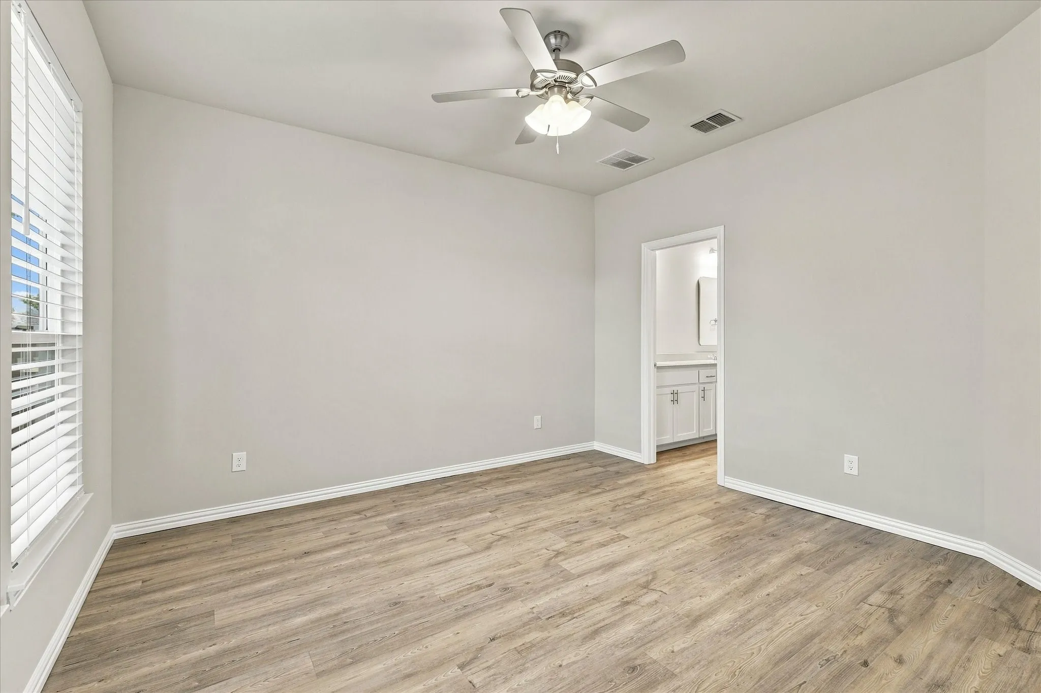 Duplex For Rent in Tarrant County , 216 Wayside Court, Bedford, Texas 76021, 3 Bedroom, 3 Bathroom, 2 Garage spaces, 1,697 Sqft, built in 2023, mls#21368338, Real Estate Agent in Bedford, Homes For Rent in Tarrant county, Homes For Rent in Bedford, Realtor in Bedford Texas, Real Estate Brokerage Independent Realty Texas, Luminita Cordes Realtor
