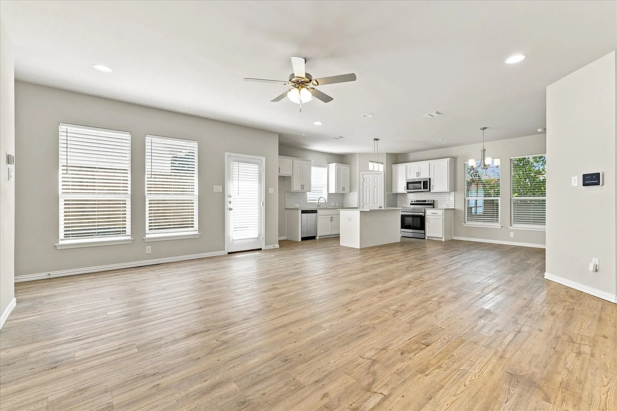Duplex For Rent in Tarrant County , 216 Wayside Court, Bedford, Texas 76021, 3 Bedroom, 3 Bathroom, 2 Garage spaces, 1,697 Sqft, built in 2023, mls#21368338, Real Estate Agent in Bedford, Homes For Rent in Tarrant county, Homes For Rent in Bedford, Realtor in Bedford Texas, Real Estate Brokerage Independent Realty Texas, Luminita Cordes Realtor