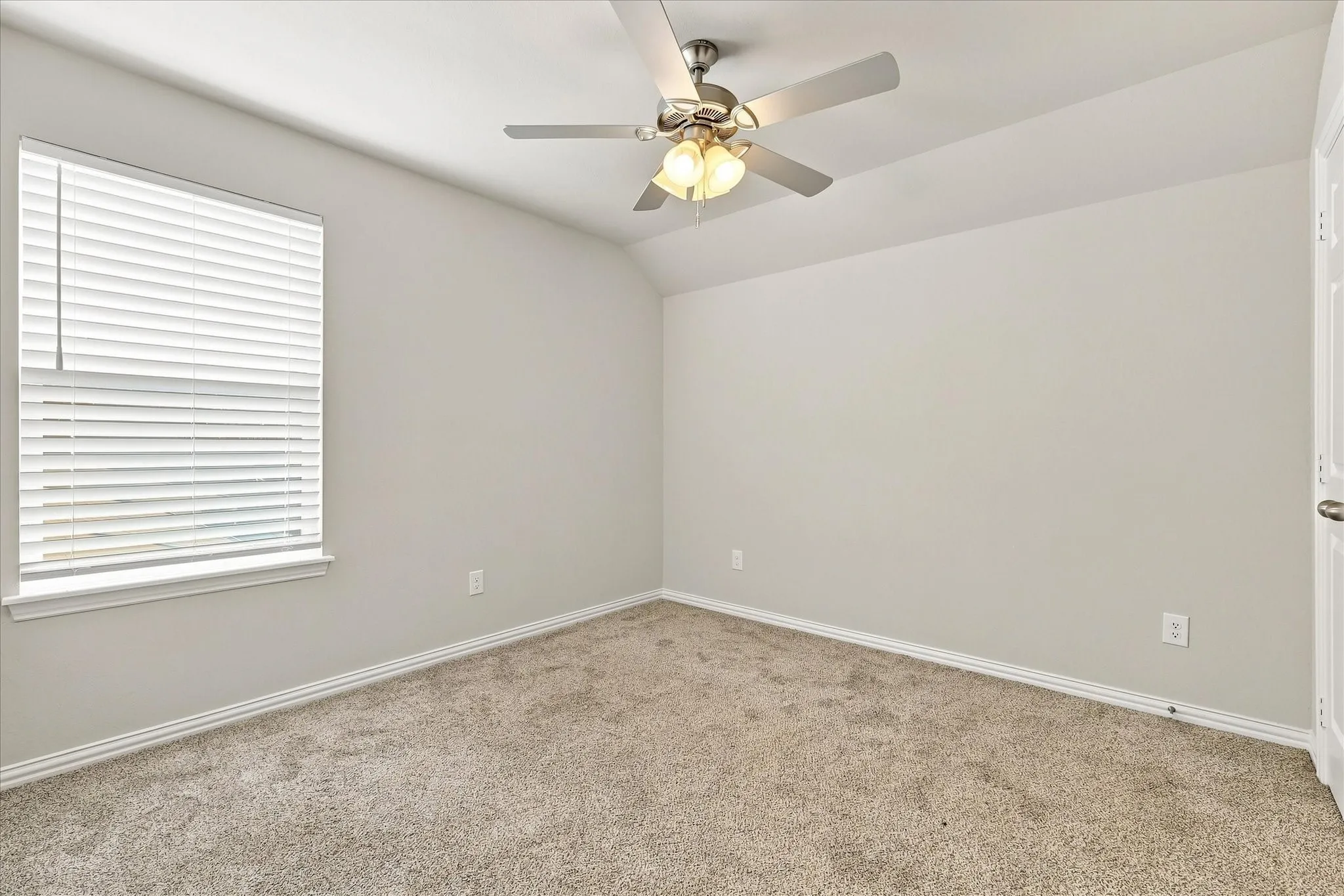 Duplex For Rent in Tarrant County , 216 Wayside Court, Bedford, Texas 76021, 3 Bedroom, 3 Bathroom, 2 Garage spaces, 1,697 Sqft, built in 2023, mls#21368338, Real Estate Agent in Bedford, Homes For Rent in Tarrant county, Homes For Rent in Bedford, Realtor in Bedford Texas, Real Estate Brokerage Independent Realty Texas, Luminita Cordes Realtor