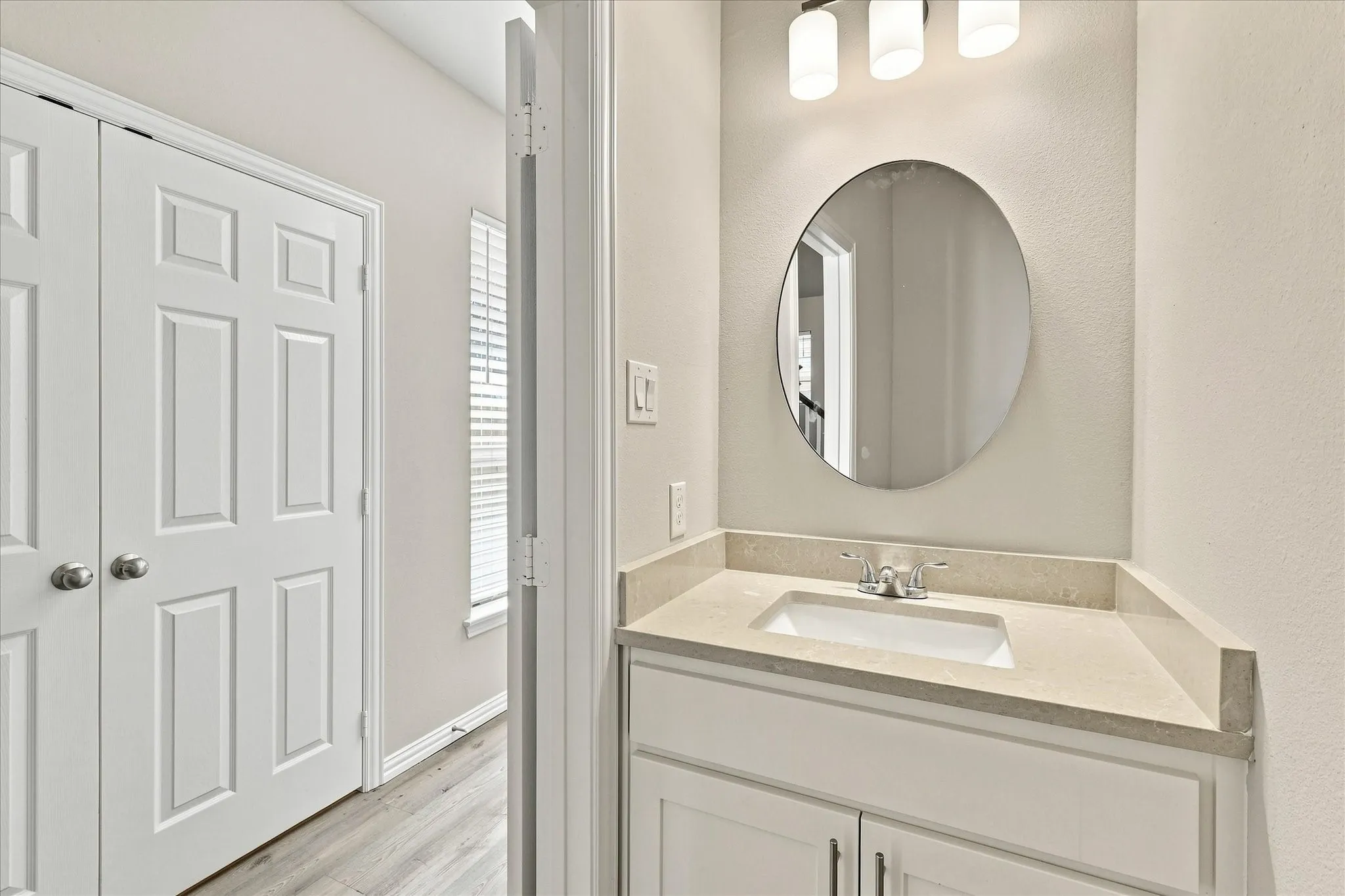 Duplex For Rent in Tarrant County , 216 Wayside Court, Bedford, Texas 76021, 3 Bedroom, 3 Bathroom, 2 Garage spaces, 1,697 Sqft, built in 2023, mls#21368338, Real Estate Agent in Bedford, Homes For Rent in Tarrant county, Homes For Rent in Bedford, Realtor in Bedford Texas, Real Estate Brokerage Independent Realty Texas, Luminita Cordes Realtor