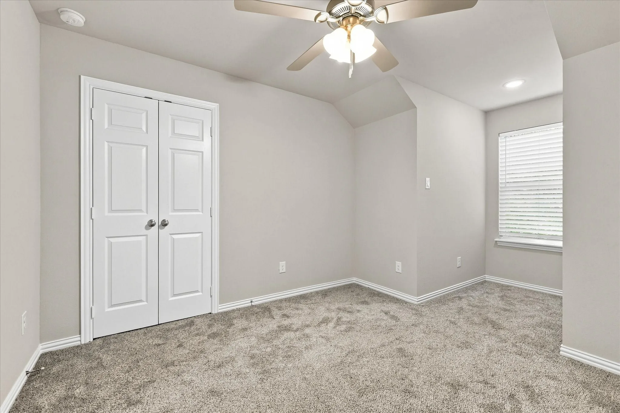 Duplex For Rent in Tarrant County , 216 Wayside Court, Bedford, Texas 76021, 3 Bedroom, 3 Bathroom, 2 Garage spaces, 1,697 Sqft, built in 2023, mls#21368338, Real Estate Agent in Bedford, Homes For Rent in Tarrant county, Homes For Rent in Bedford, Realtor in Bedford Texas, Real Estate Brokerage Independent Realty Texas, Luminita Cordes Realtor