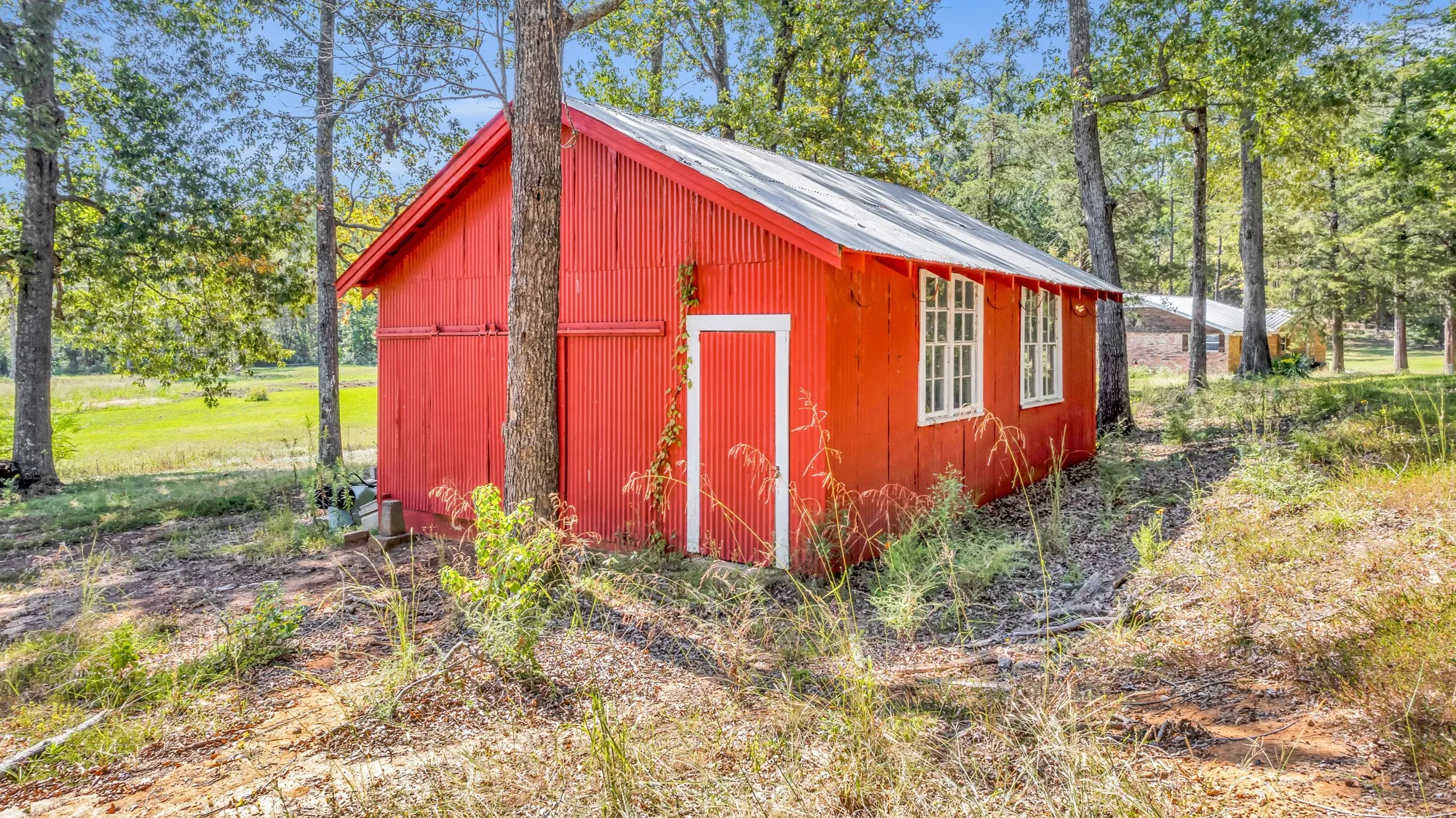 Single Family Residence For Sale in Cherokee County , 895 Fm 3288 E, Jacksonville, Texas 75766, 2 Bedroom, 2 Bathroom, Garage spaces, 1,891 Sqft, built in 1966, mls#21369770, Real Estate Agent in Jacksonville, Homes For Sale in Cherokee county, Homes For Sale in Jacksonville, Realtor in Jacksonville Texas, Real Estate Brokerage Independent Realty Texas, Luminita Cordes Realtor