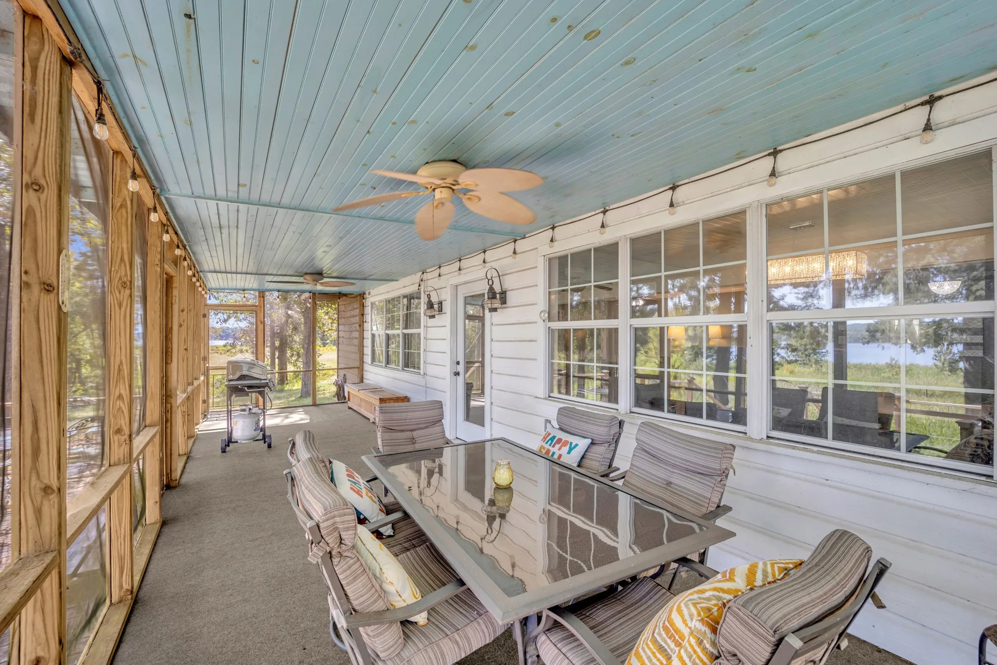 Single Family Residence For Sale in Cherokee County , 895 Fm 3288 E, Jacksonville, Texas 75766, 2 Bedroom, 2 Bathroom, Garage spaces, 1,891 Sqft, built in 1966, mls#21369770, Real Estate Agent in Jacksonville, Homes For Sale in Cherokee county, Homes For Sale in Jacksonville, Realtor in Jacksonville Texas, Real Estate Brokerage Independent Realty Texas, Luminita Cordes Realtor