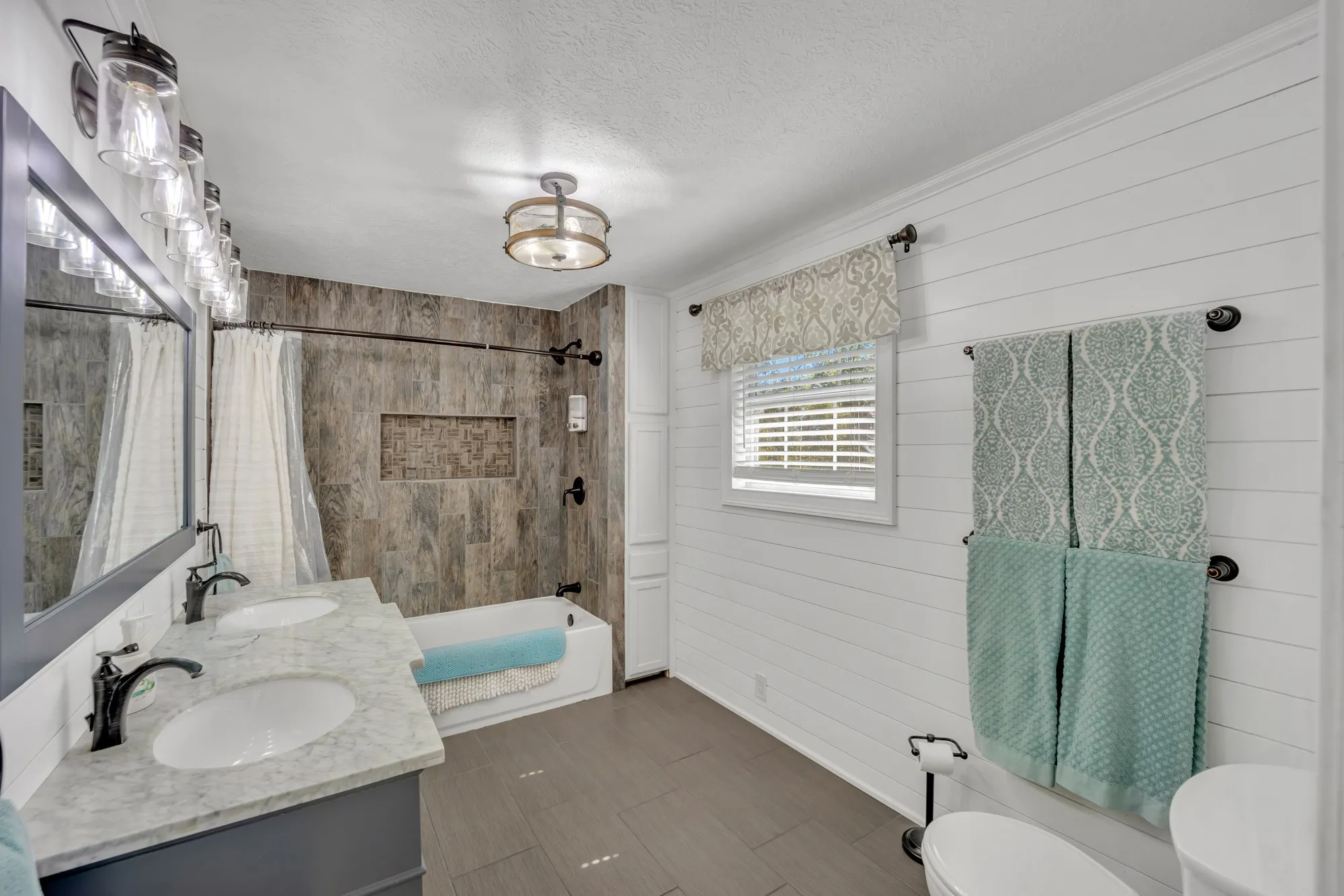 Single Family Residence For Sale in Cherokee County , 895 Fm 3288 E, Jacksonville, Texas 75766, 2 Bedroom, 2 Bathroom, Garage spaces, 1,891 Sqft, built in 1966, mls#21369770, Real Estate Agent in Jacksonville, Homes For Sale in Cherokee county, Homes For Sale in Jacksonville, Realtor in Jacksonville Texas, Real Estate Brokerage Independent Realty Texas, Luminita Cordes Realtor