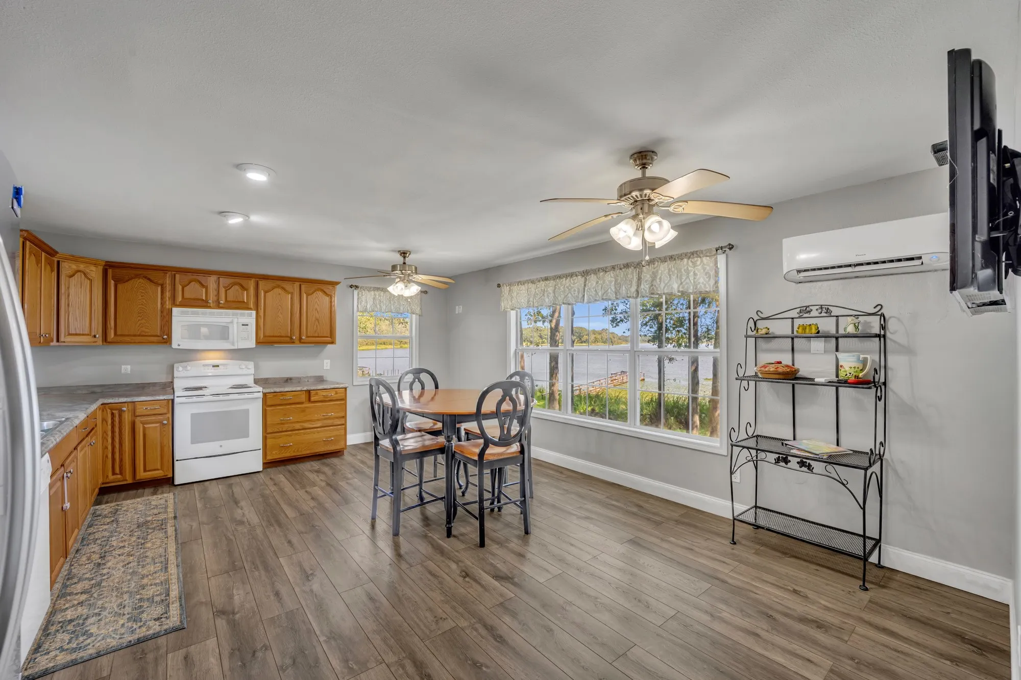 Single Family Residence For Sale in Cherokee County , 895 Fm 3288 E, Jacksonville, Texas 75766, 2 Bedroom, 2 Bathroom, Garage spaces, 1,891 Sqft, built in 1966, mls#21369770, Real Estate Agent in Jacksonville, Homes For Sale in Cherokee county, Homes For Sale in Jacksonville, Realtor in Jacksonville Texas, Real Estate Brokerage Independent Realty Texas, Luminita Cordes Realtor