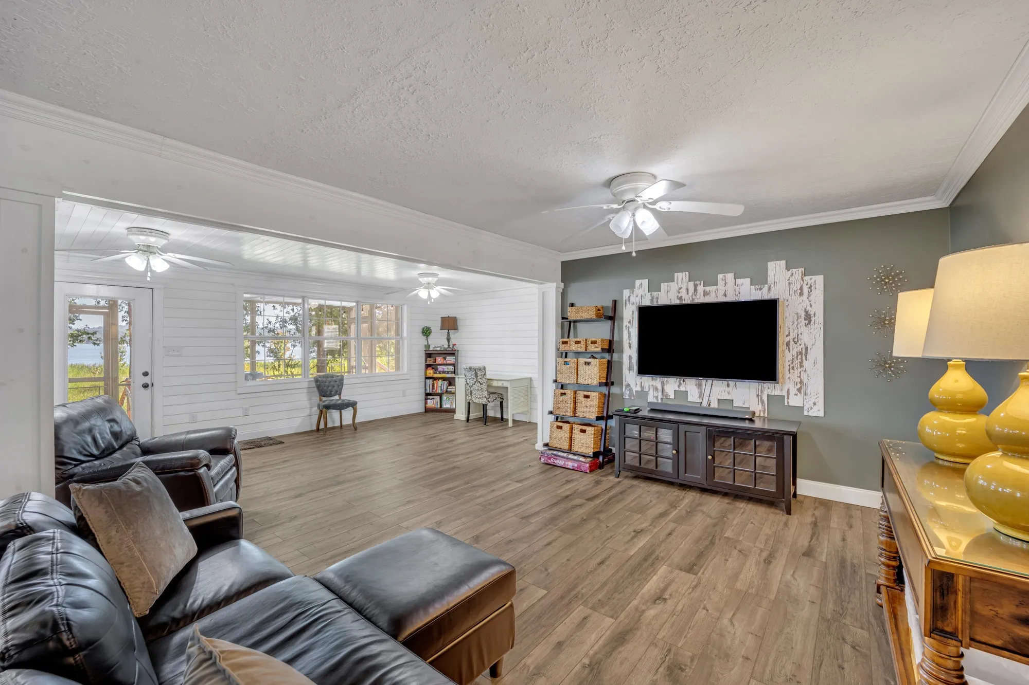 Single Family Residence For Sale in Cherokee County , 895 Fm 3288 E, Jacksonville, Texas 75766, 2 Bedroom, 2 Bathroom, Garage spaces, 1,891 Sqft, built in 1966, mls#21369770, Real Estate Agent in Jacksonville, Homes For Sale in Cherokee county, Homes For Sale in Jacksonville, Realtor in Jacksonville Texas, Real Estate Brokerage Independent Realty Texas, Luminita Cordes Realtor