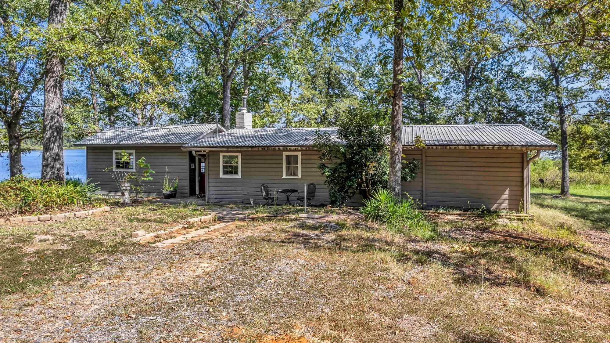Single Family Residence For Sale in Cherokee County , 895 Fm 3288 E, Jacksonville, Texas 75766, 2 Bedroom, 2 Bathroom, Garage spaces, 1,891 Sqft, built in 1966, mls#21369770, Real Estate Agent in Jacksonville, Homes For Sale in Cherokee county, Homes For Sale in Jacksonville, Realtor in Jacksonville Texas, Real Estate Brokerage Independent Realty Texas, Luminita Cordes Realtor