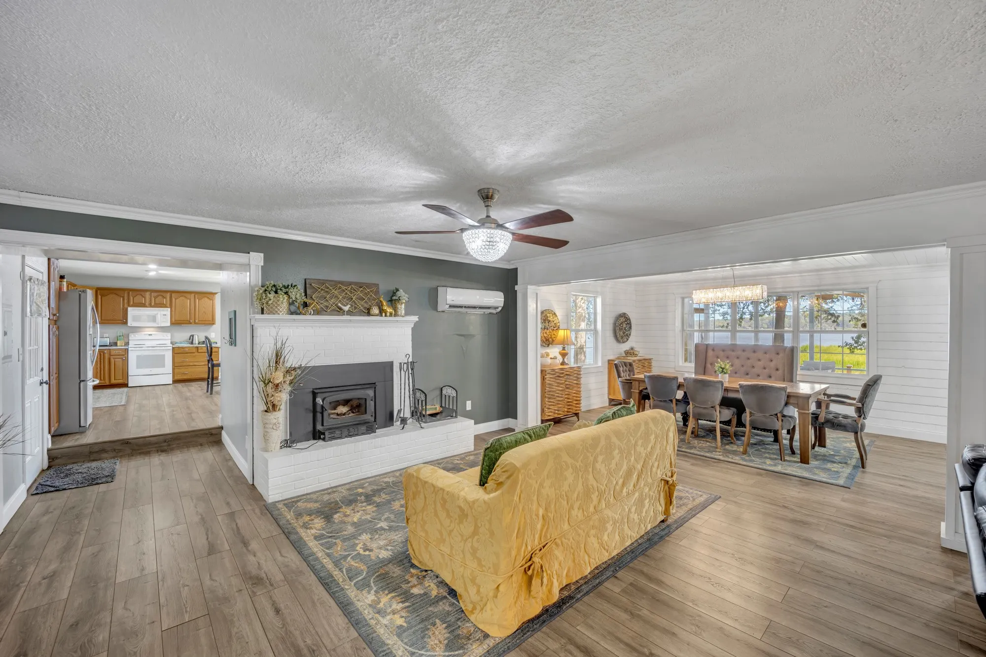 Single Family Residence For Sale in Cherokee County , 895 Fm 3288 E, Jacksonville, Texas 75766, 2 Bedroom, 2 Bathroom, Garage spaces, 1,891 Sqft, built in 1966, mls#21369770, Real Estate Agent in Jacksonville, Homes For Sale in Cherokee county, Homes For Sale in Jacksonville, Realtor in Jacksonville Texas, Real Estate Brokerage Independent Realty Texas, Luminita Cordes Realtor