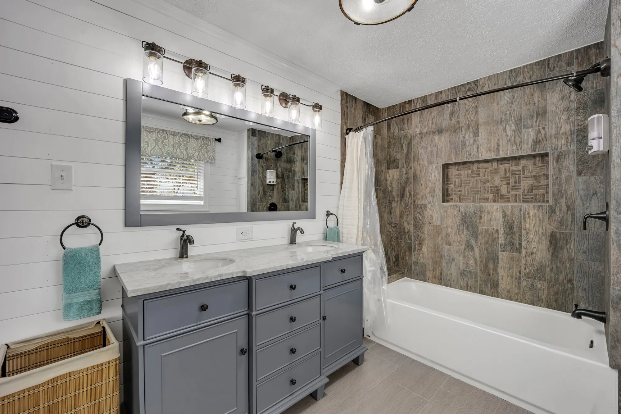 Single Family Residence For Sale in Cherokee County , 895 Fm 3288 E, Jacksonville, Texas 75766, 2 Bedroom, 2 Bathroom, Garage spaces, 1,891 Sqft, built in 1966, mls#21369770, Real Estate Agent in Jacksonville, Homes For Sale in Cherokee county, Homes For Sale in Jacksonville, Realtor in Jacksonville Texas, Real Estate Brokerage Independent Realty Texas, Luminita Cordes Realtor