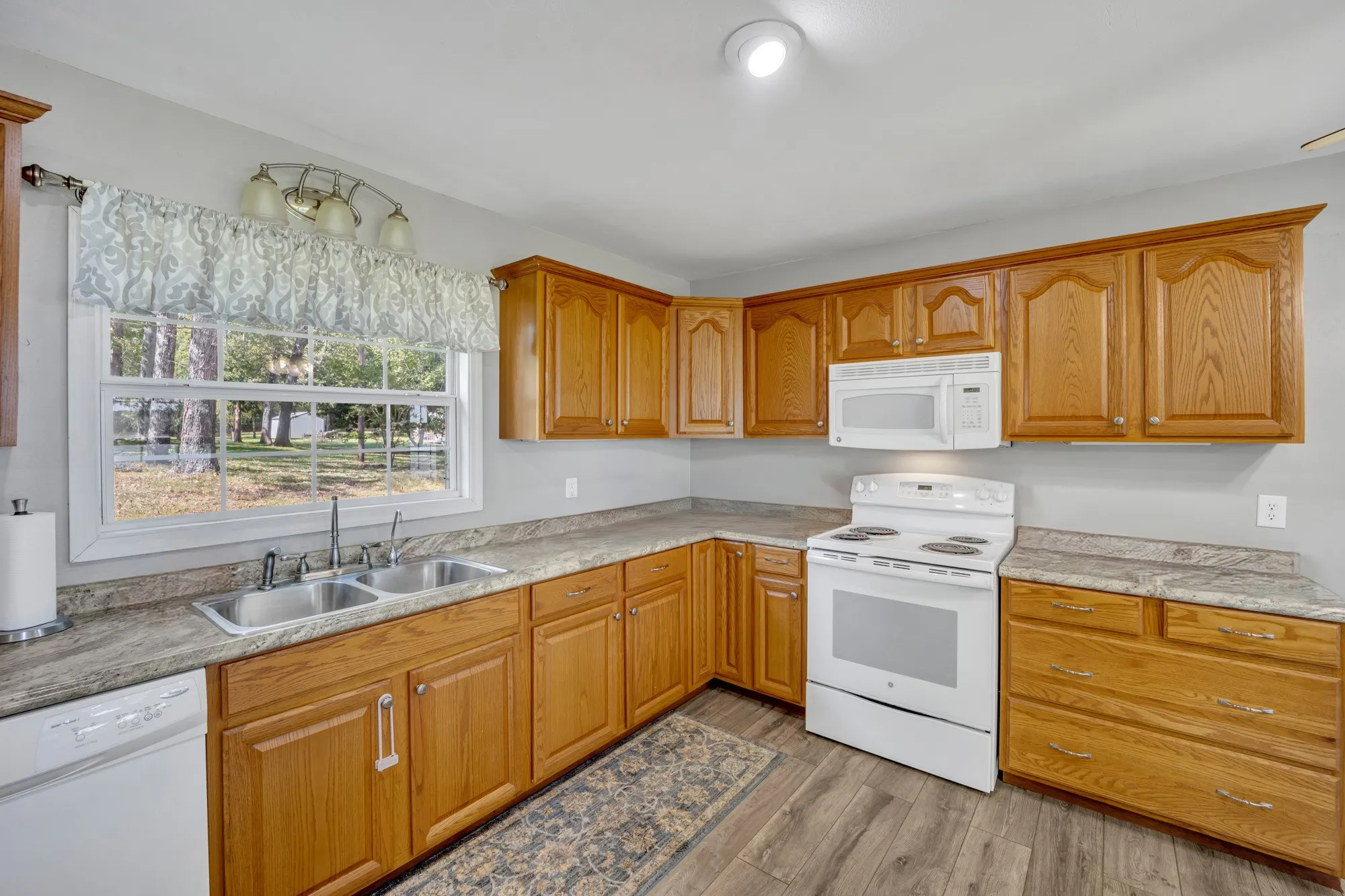 Single Family Residence For Sale in Cherokee County , 895 Fm 3288 E, Jacksonville, Texas 75766, 2 Bedroom, 2 Bathroom, Garage spaces, 1,891 Sqft, built in 1966, mls#21369770, Real Estate Agent in Jacksonville, Homes For Sale in Cherokee county, Homes For Sale in Jacksonville, Realtor in Jacksonville Texas, Real Estate Brokerage Independent Realty Texas, Luminita Cordes Realtor