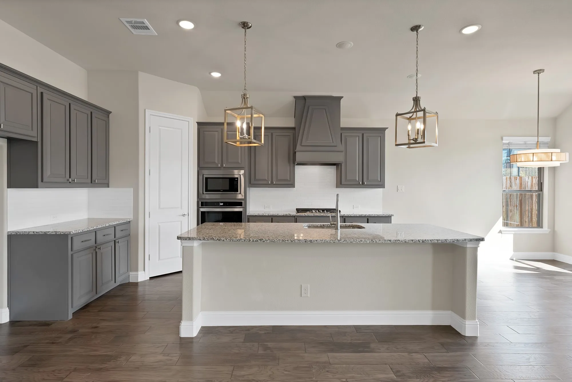 Single Family Residence For Sale in Denton County , 1247 Coneflower Drive, Frisco, Texas 75033, 3 Bedroom, 2 Bathroom, 2 Garage spaces, 2,267 Sqft, built in 2020, mls#21369637, Real Estate Agent in Frisco, Homes For Sale in Denton county, Homes For Sale in Frisco, Realtor in Frisco Texas, Real Estate Brokerage Independent Realty Texas, Luminita Cordes Realtor