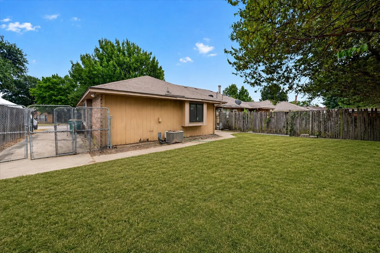 spacious back yard for pets or gatherings