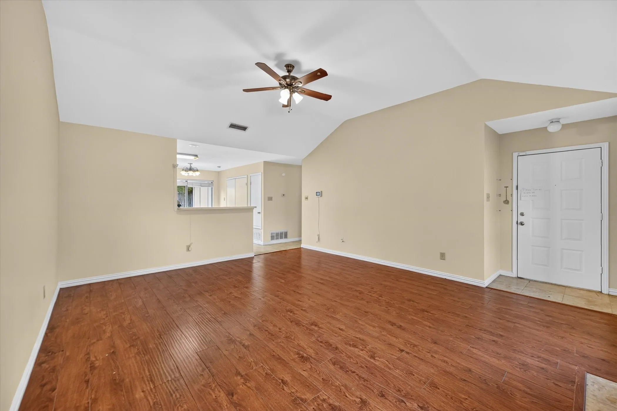 Single Family Residence For Sale in Dallas County , 724 Lemons Street, Cedar Hill, Texas 75104, 3 Bedroom, 2 Bathroom, Garage spaces, 1,491 Sqft, built in 1986, mls#21366414, Real Estate Agent in Cedar Hill, Homes For Sale in Dallas county, Homes For Sale in Cedar Hill, Realtor in Cedar Hill Texas, Real Estate Brokerage Independent Realty Texas, Luminita Cordes Realtor