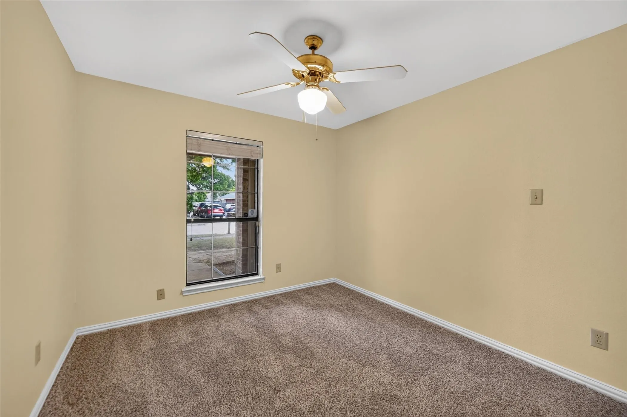 Single Family Residence For Sale in Dallas County , 724 Lemons Street, Cedar Hill, Texas 75104, 3 Bedroom, 2 Bathroom, Garage spaces, 1,491 Sqft, built in 1986, mls#21366414, Real Estate Agent in Cedar Hill, Homes For Sale in Dallas county, Homes For Sale in Cedar Hill, Realtor in Cedar Hill Texas, Real Estate Brokerage Independent Realty Texas, Luminita Cordes Realtor