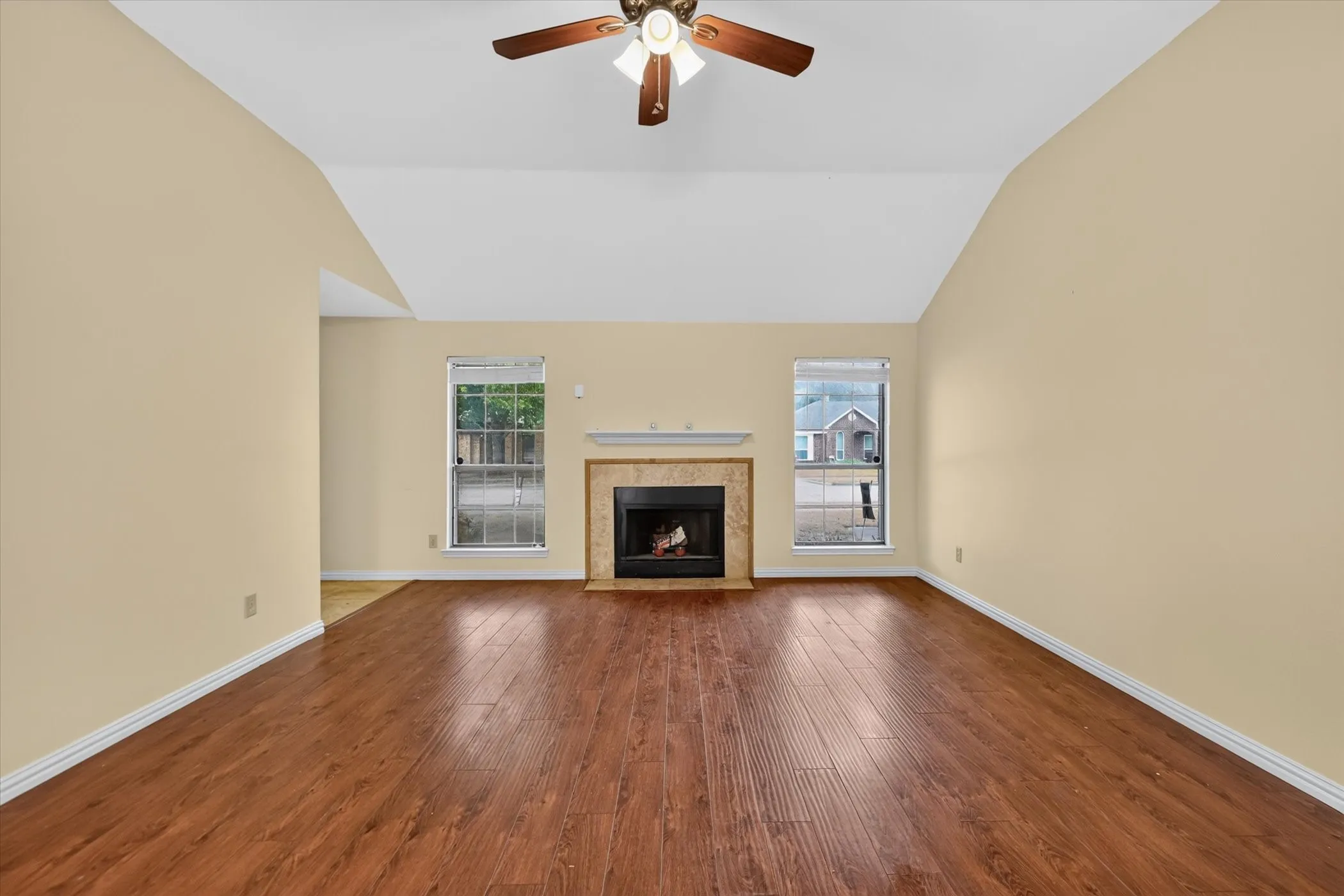 Single Family Residence For Sale in Dallas County , 724 Lemons Street, Cedar Hill, Texas 75104, 3 Bedroom, 2 Bathroom, Garage spaces, 1,491 Sqft, built in 1986, mls#21366414, Real Estate Agent in Cedar Hill, Homes For Sale in Dallas county, Homes For Sale in Cedar Hill, Realtor in Cedar Hill Texas, Real Estate Brokerage Independent Realty Texas, Luminita Cordes Realtor