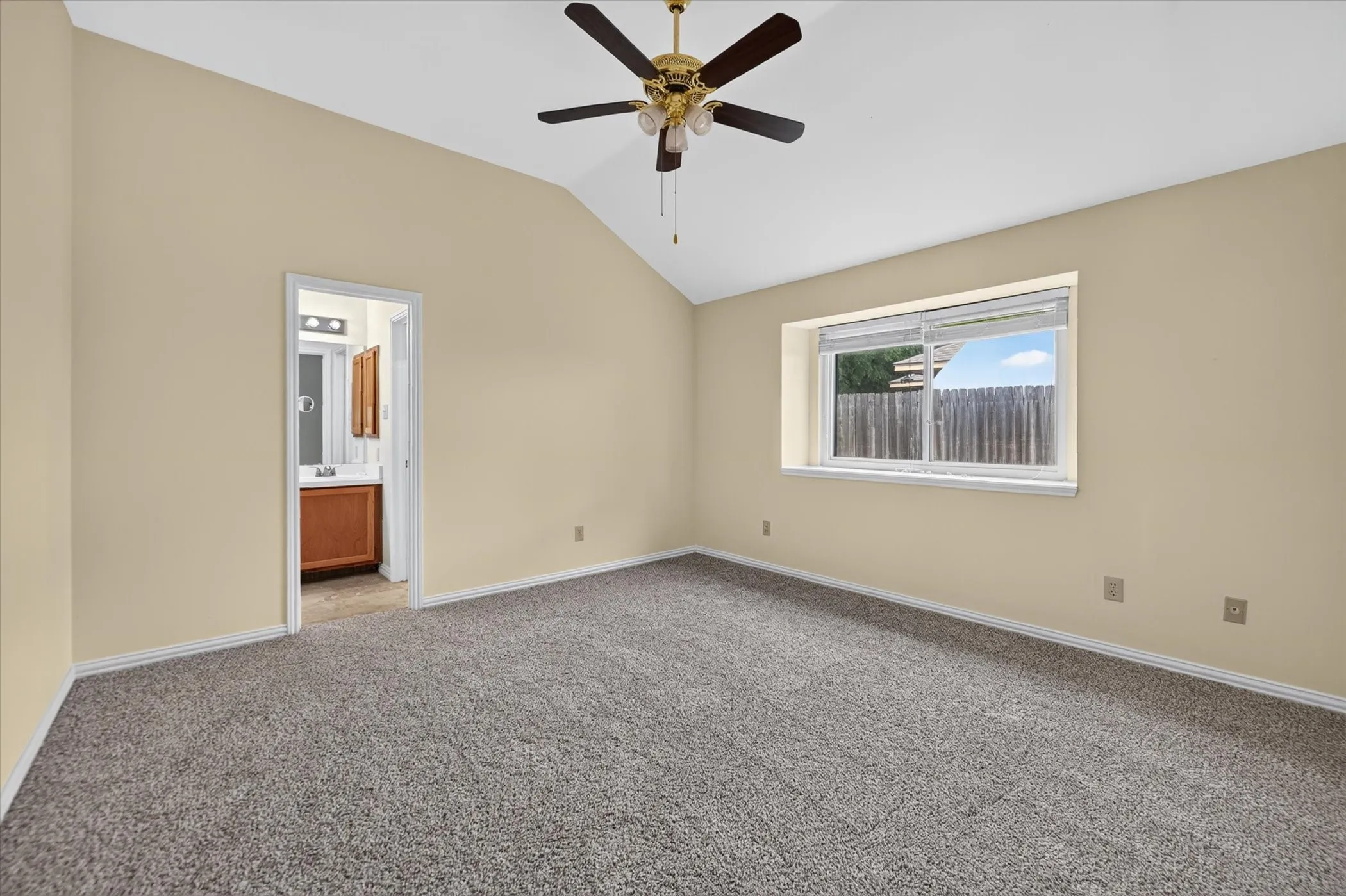 Single Family Residence For Sale in Dallas County , 724 Lemons Street, Cedar Hill, Texas 75104, 3 Bedroom, 2 Bathroom, Garage spaces, 1,491 Sqft, built in 1986, mls#21366414, Real Estate Agent in Cedar Hill, Homes For Sale in Dallas county, Homes For Sale in Cedar Hill, Realtor in Cedar Hill Texas, Real Estate Brokerage Independent Realty Texas, Luminita Cordes Realtor