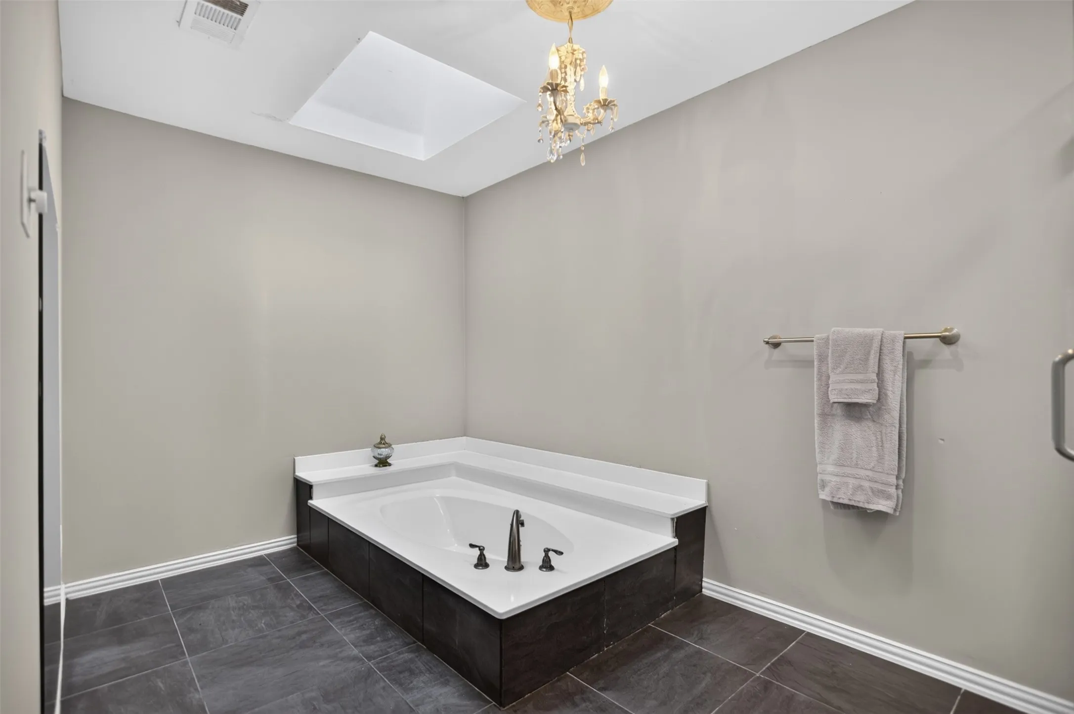 Single Family Residence For Sale in Dallas County , 917 Francis Street, Lancaster, Texas 75146, 3 Bedroom, 2 Bathroom, 2 Garage spaces, 1,769 Sqft, built in 1983, mls#21363406, Real Estate Agent in Lancaster, Homes For Sale in Dallas county, Homes For Sale in Lancaster, Realtor in Lancaster Texas, Real Estate Brokerage Independent Realty Texas, Luminita Cordes Realtor
