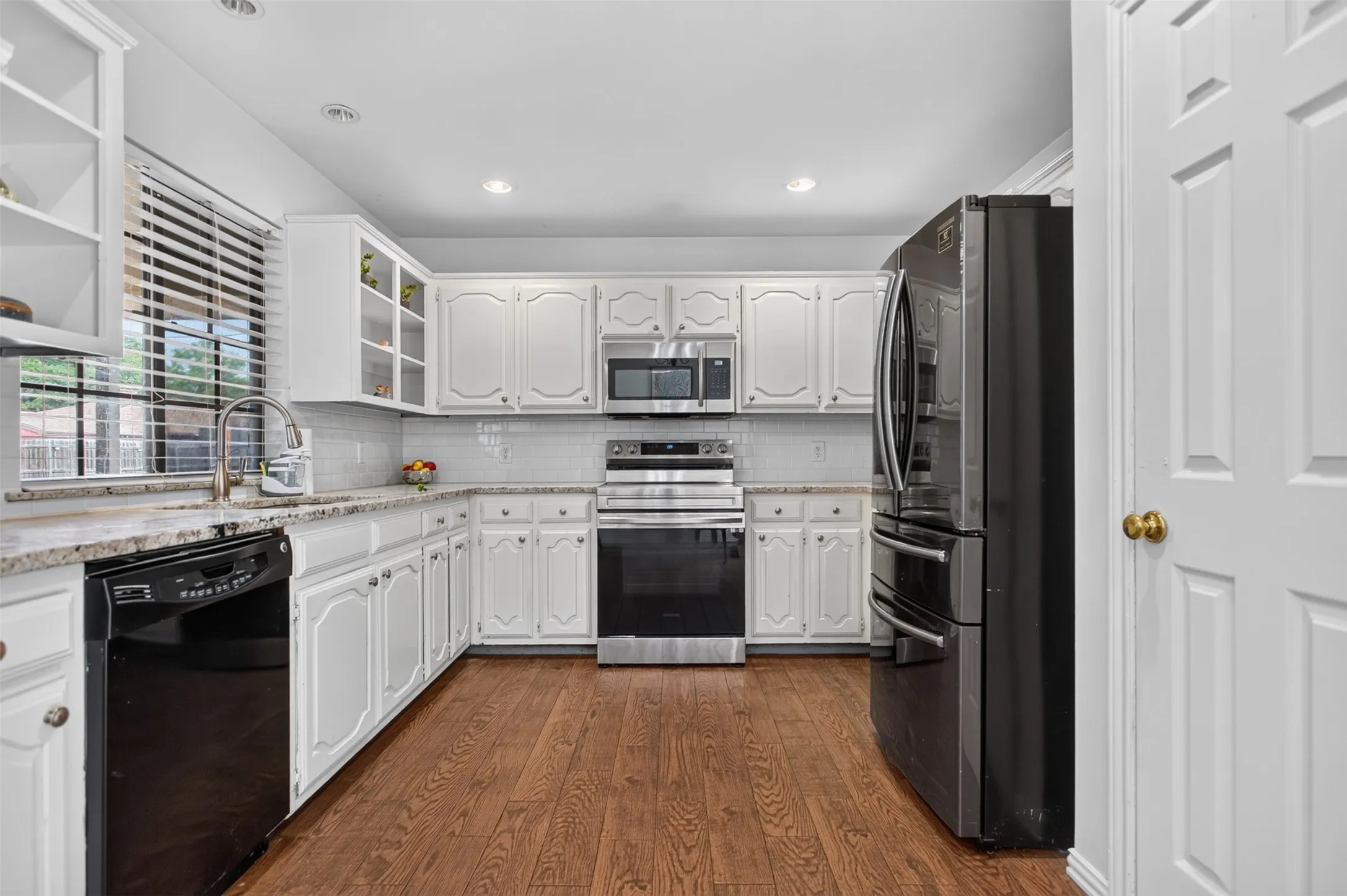 Single Family Residence For Sale in Dallas County , 917 Francis Street, Lancaster, Texas 75146, 3 Bedroom, 2 Bathroom, 2 Garage spaces, 1,769 Sqft, built in 1983, mls#21363406, Real Estate Agent in Lancaster, Homes For Sale in Dallas county, Homes For Sale in Lancaster, Realtor in Lancaster Texas, Real Estate Brokerage Independent Realty Texas, Luminita Cordes Realtor