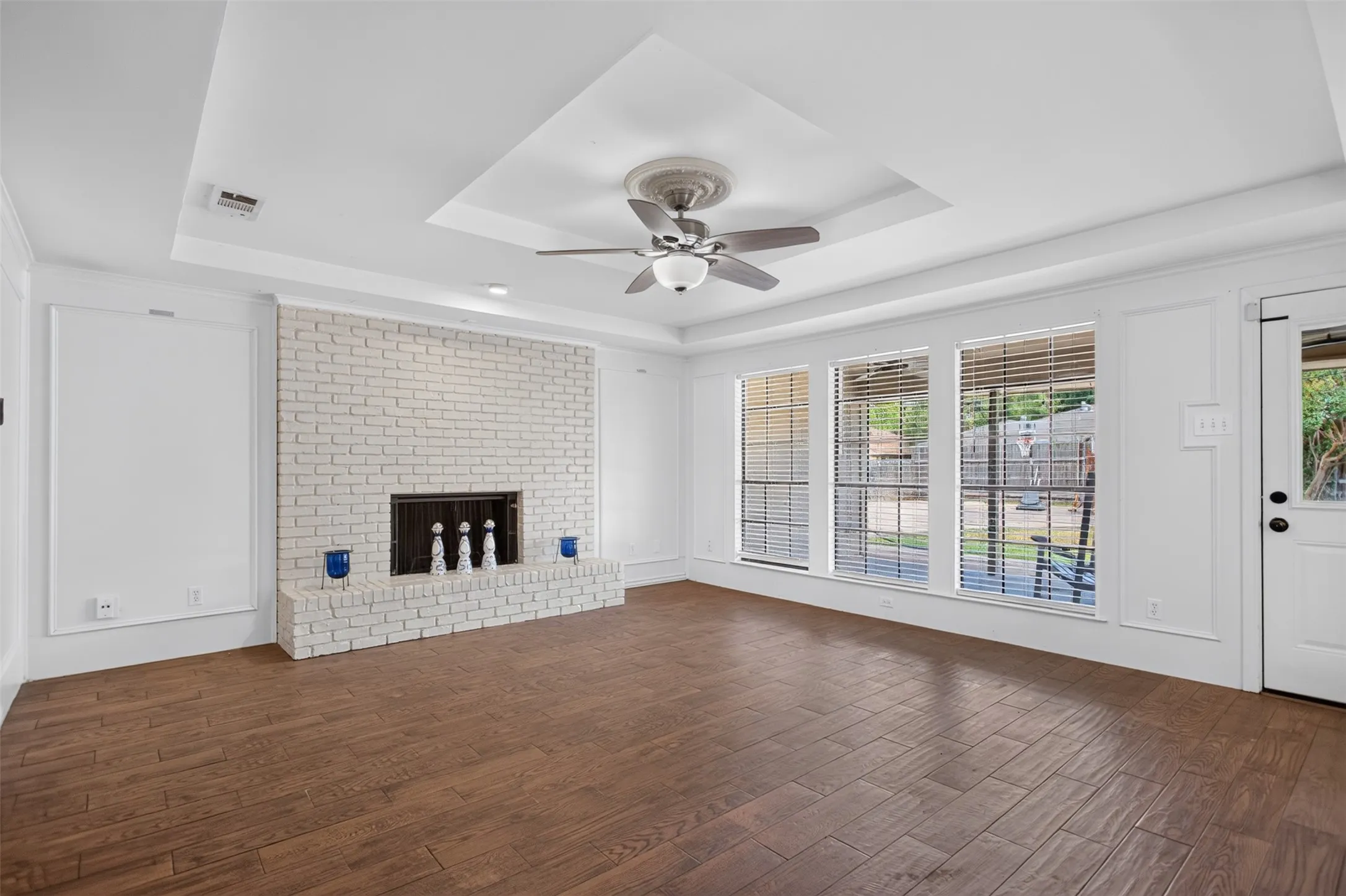 Single Family Residence For Sale in Dallas County , 917 Francis Street, Lancaster, Texas 75146, 3 Bedroom, 2 Bathroom, 2 Garage spaces, 1,769 Sqft, built in 1983, mls#21363406, Real Estate Agent in Lancaster, Homes For Sale in Dallas county, Homes For Sale in Lancaster, Realtor in Lancaster Texas, Real Estate Brokerage Independent Realty Texas, Luminita Cordes Realtor