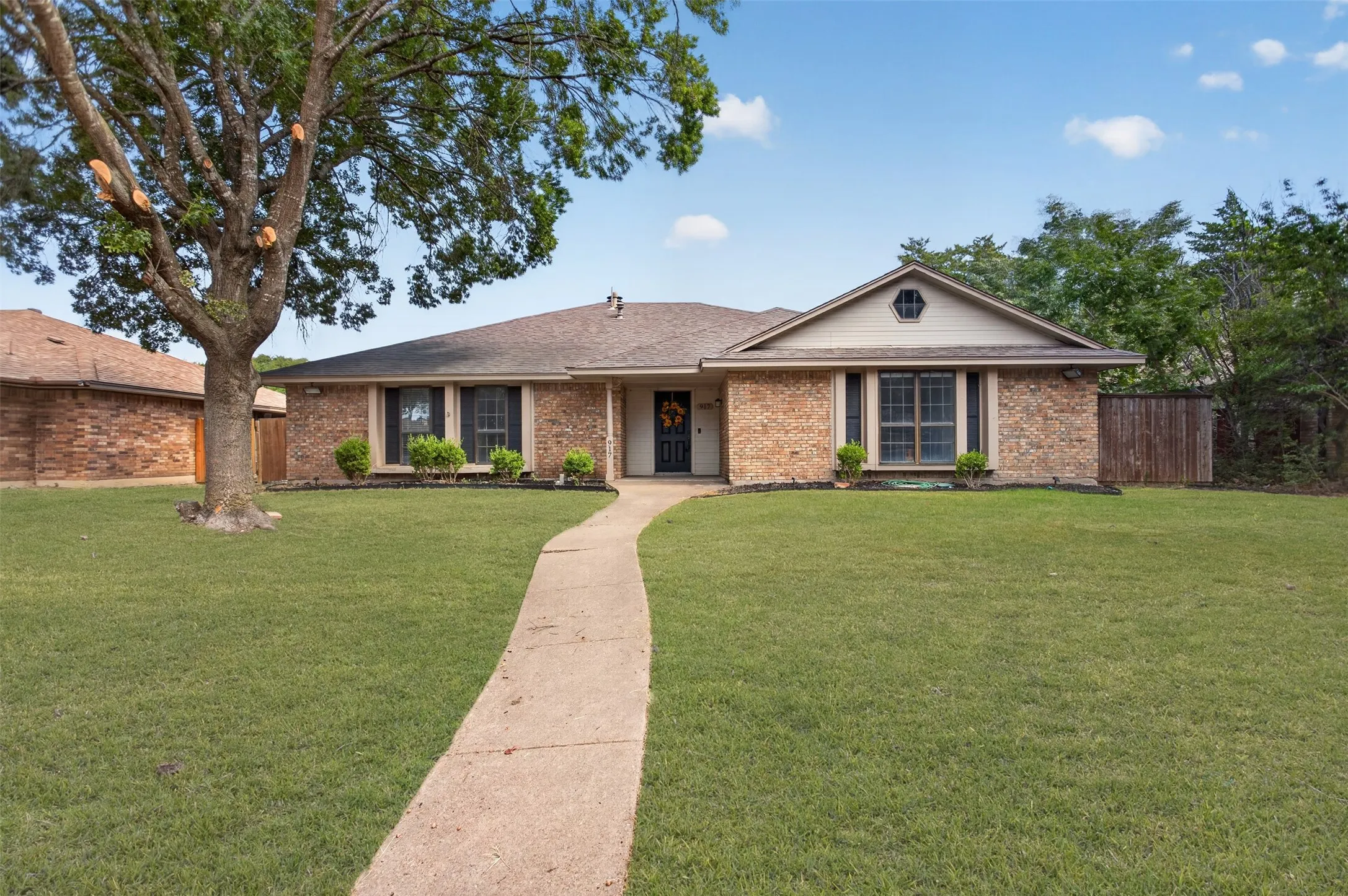 Single Family Residence For Sale in Dallas County , 917 Francis Street, Lancaster, Texas 75146, 3 Bedroom, 2 Bathroom, 2 Garage spaces, 1,769 Sqft, built in 1983, mls#21363406, Real Estate Agent in Lancaster, Homes For Sale in Dallas county, Homes For Sale in Lancaster, Realtor in Lancaster Texas, Real Estate Brokerage Independent Realty Texas, Luminita Cordes Realtor