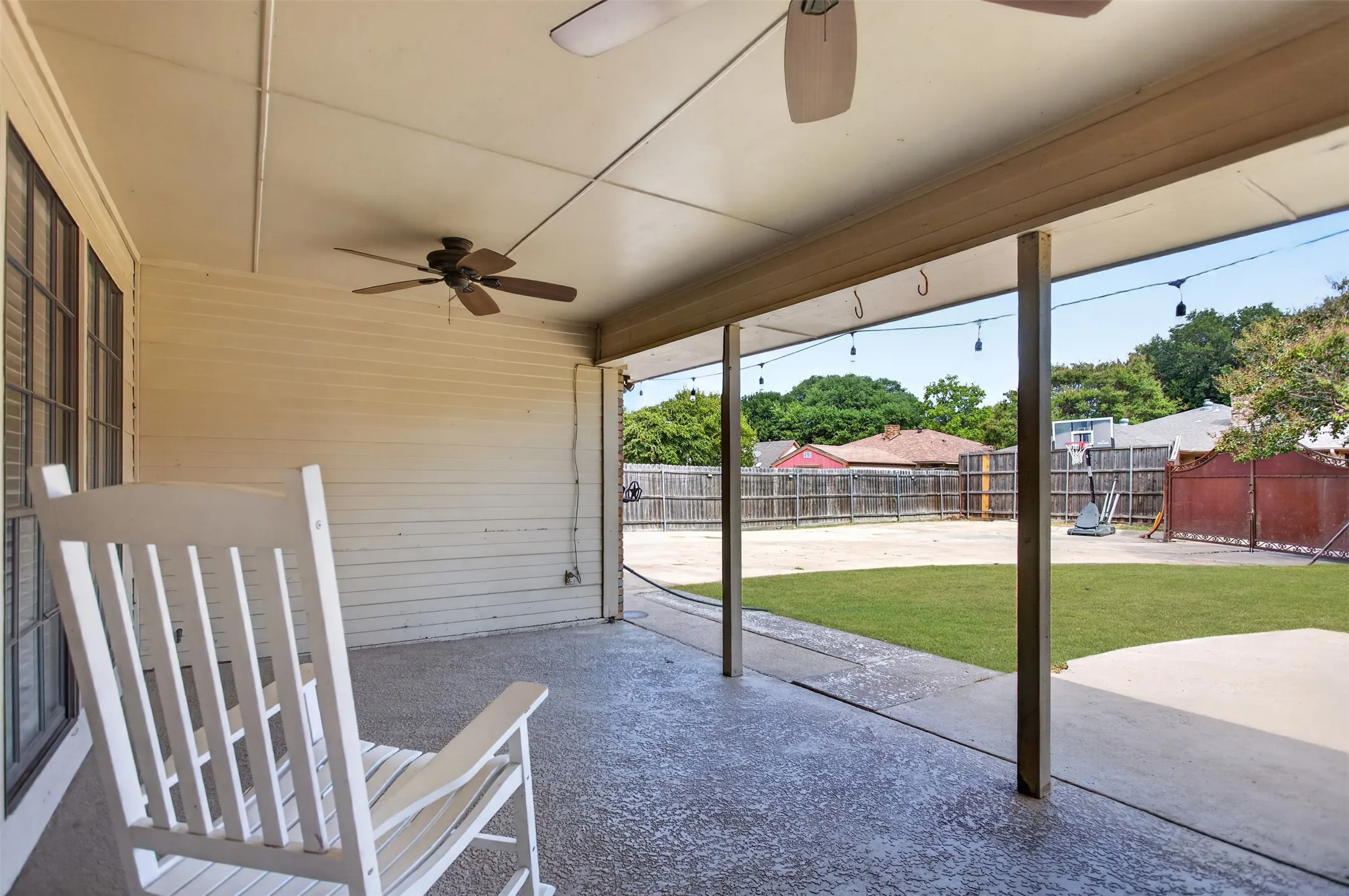 Single Family Residence For Sale in Dallas County , 917 Francis Street, Lancaster, Texas 75146, 3 Bedroom, 2 Bathroom, 2 Garage spaces, 1,769 Sqft, built in 1983, mls#21363406, Real Estate Agent in Lancaster, Homes For Sale in Dallas county, Homes For Sale in Lancaster, Realtor in Lancaster Texas, Real Estate Brokerage Independent Realty Texas, Luminita Cordes Realtor
