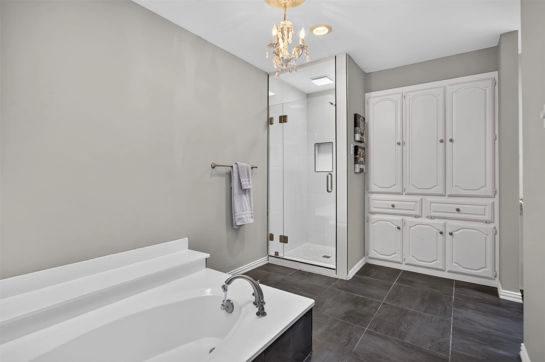 Single Family Residence For Sale in Dallas County , 917 Francis Street, Lancaster, Texas 75146, 3 Bedroom, 2 Bathroom, 2 Garage spaces, 1,769 Sqft, built in 1983, mls#21363406, Real Estate Agent in Lancaster, Homes For Sale in Dallas county, Homes For Sale in Lancaster, Realtor in Lancaster Texas, Real Estate Brokerage Independent Realty Texas, Luminita Cordes Realtor