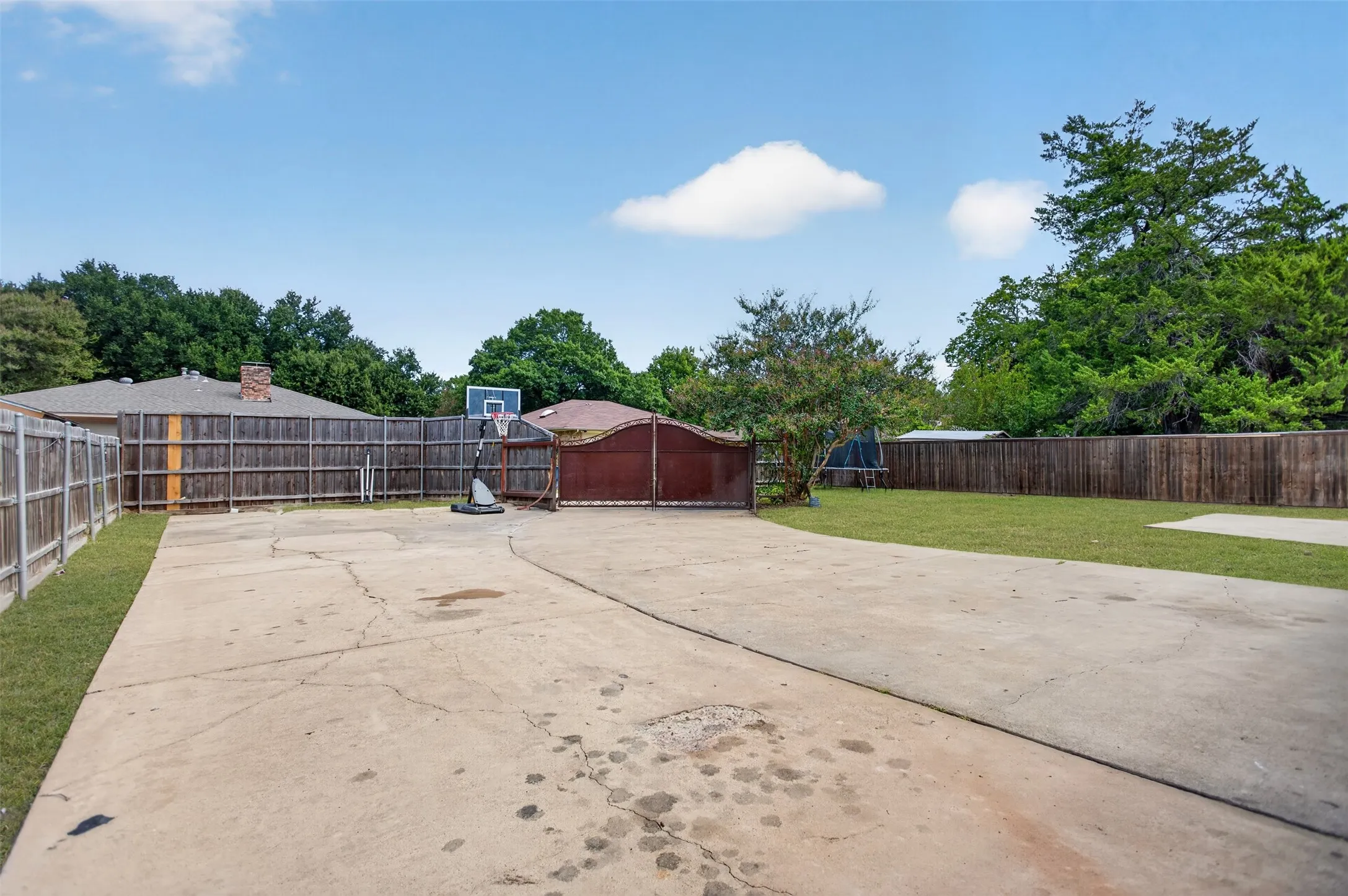 Single Family Residence For Sale in Dallas County , 917 Francis Street, Lancaster, Texas 75146, 3 Bedroom, 2 Bathroom, 2 Garage spaces, 1,769 Sqft, built in 1983, mls#21363406, Real Estate Agent in Lancaster, Homes For Sale in Dallas county, Homes For Sale in Lancaster, Realtor in Lancaster Texas, Real Estate Brokerage Independent Realty Texas, Luminita Cordes Realtor