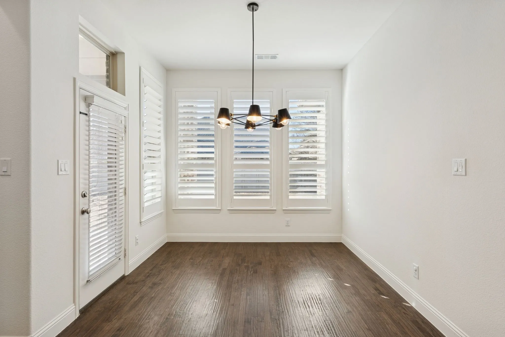 Single Family Residence For Rent in Denton County , 1433 5th Street, Argyle, Texas 76226, 5 Bedroom, 4 Bathroom, 3 Garage spaces, 3,728 Sqft, built in 2015, mls#21368787, Real Estate Agent in Argyle, Homes For Rent in Denton county, Homes For Rent in Argyle, Realtor in Argyle Texas, Real Estate Brokerage Independent Realty Texas, Luminita Cordes Realtor