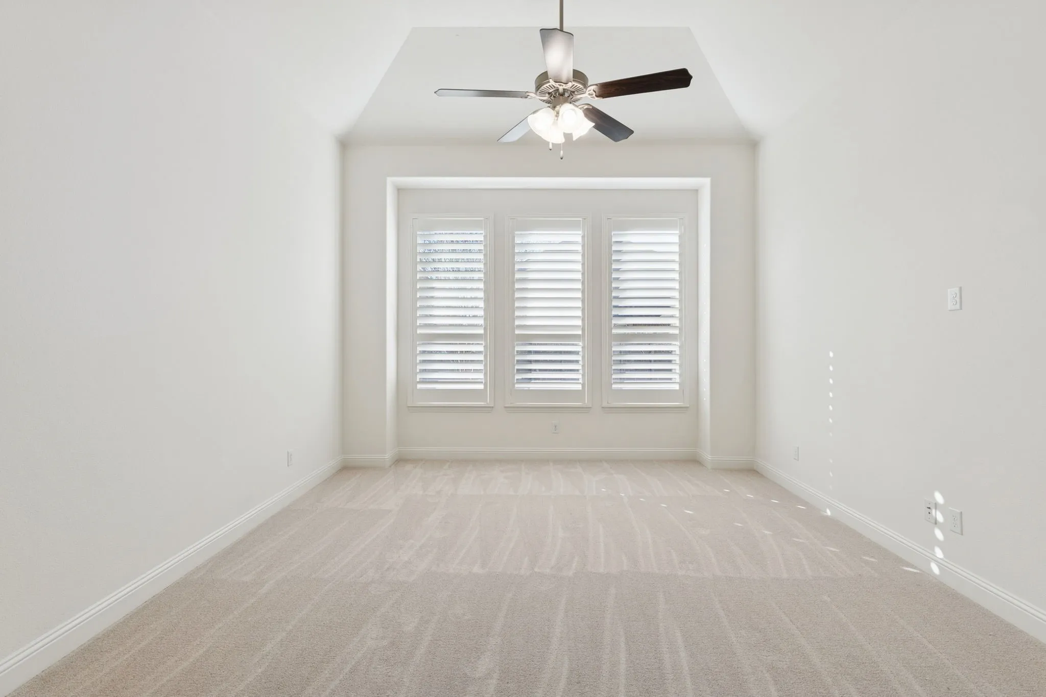 Single Family Residence For Rent in Denton County , 1433 5th Street, Argyle, Texas 76226, 5 Bedroom, 4 Bathroom, 3 Garage spaces, 3,728 Sqft, built in 2015, mls#21368787, Real Estate Agent in Argyle, Homes For Rent in Denton county, Homes For Rent in Argyle, Realtor in Argyle Texas, Real Estate Brokerage Independent Realty Texas, Luminita Cordes Realtor