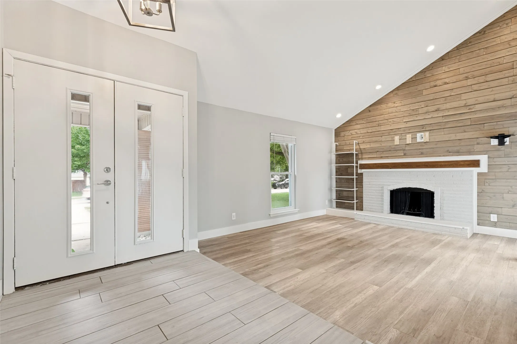 Single Family Residence For Sale in Dallas County , 2114 Wheaton Drive, Richardson, Texas 75081, 4 Bedroom, 3 Bathroom, 2 Garage spaces, 2,112 Sqft, built in 1973, mls#21369779, Real Estate Agent in Richardson, Homes For Sale in Dallas county, Homes For Sale in Richardson, Realtor in Richardson Texas, Real Estate Brokerage Independent Realty Texas, Luminita Cordes Realtor