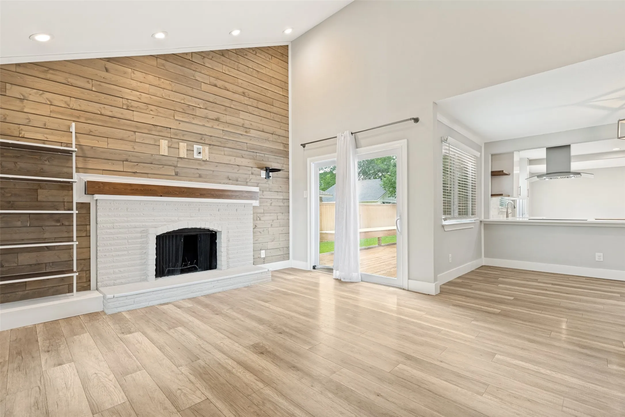 Single Family Residence For Sale in Dallas County , 2114 Wheaton Drive, Richardson, Texas 75081, 4 Bedroom, 3 Bathroom, 2 Garage spaces, 2,112 Sqft, built in 1973, mls#21369779, Real Estate Agent in Richardson, Homes For Sale in Dallas county, Homes For Sale in Richardson, Realtor in Richardson Texas, Real Estate Brokerage Independent Realty Texas, Luminita Cordes Realtor