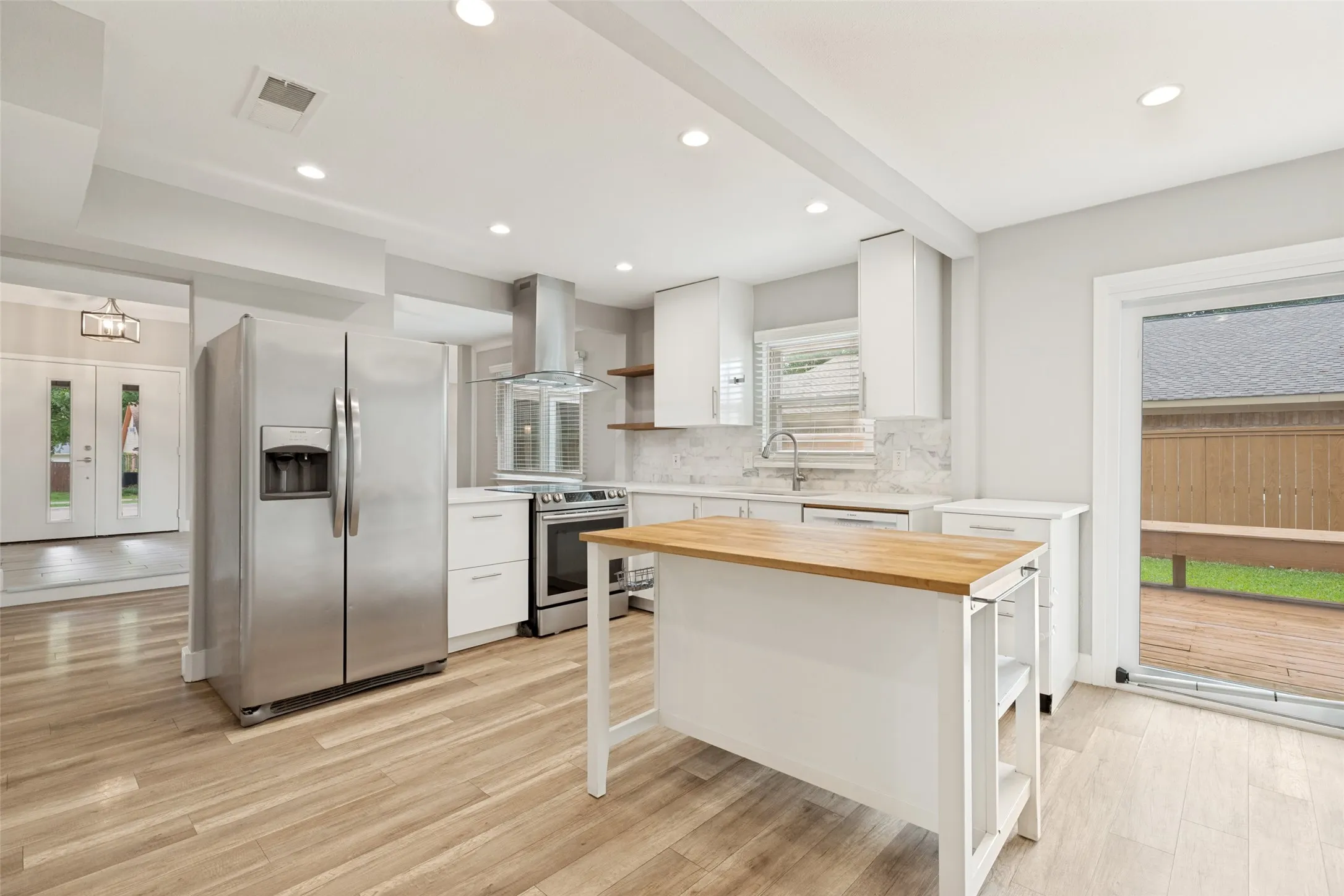 Single Family Residence For Sale in Dallas County , 2114 Wheaton Drive, Richardson, Texas 75081, 4 Bedroom, 3 Bathroom, 2 Garage spaces, 2,112 Sqft, built in 1973, mls#21369779, Real Estate Agent in Richardson, Homes For Sale in Dallas county, Homes For Sale in Richardson, Realtor in Richardson Texas, Real Estate Brokerage Independent Realty Texas, Luminita Cordes Realtor
