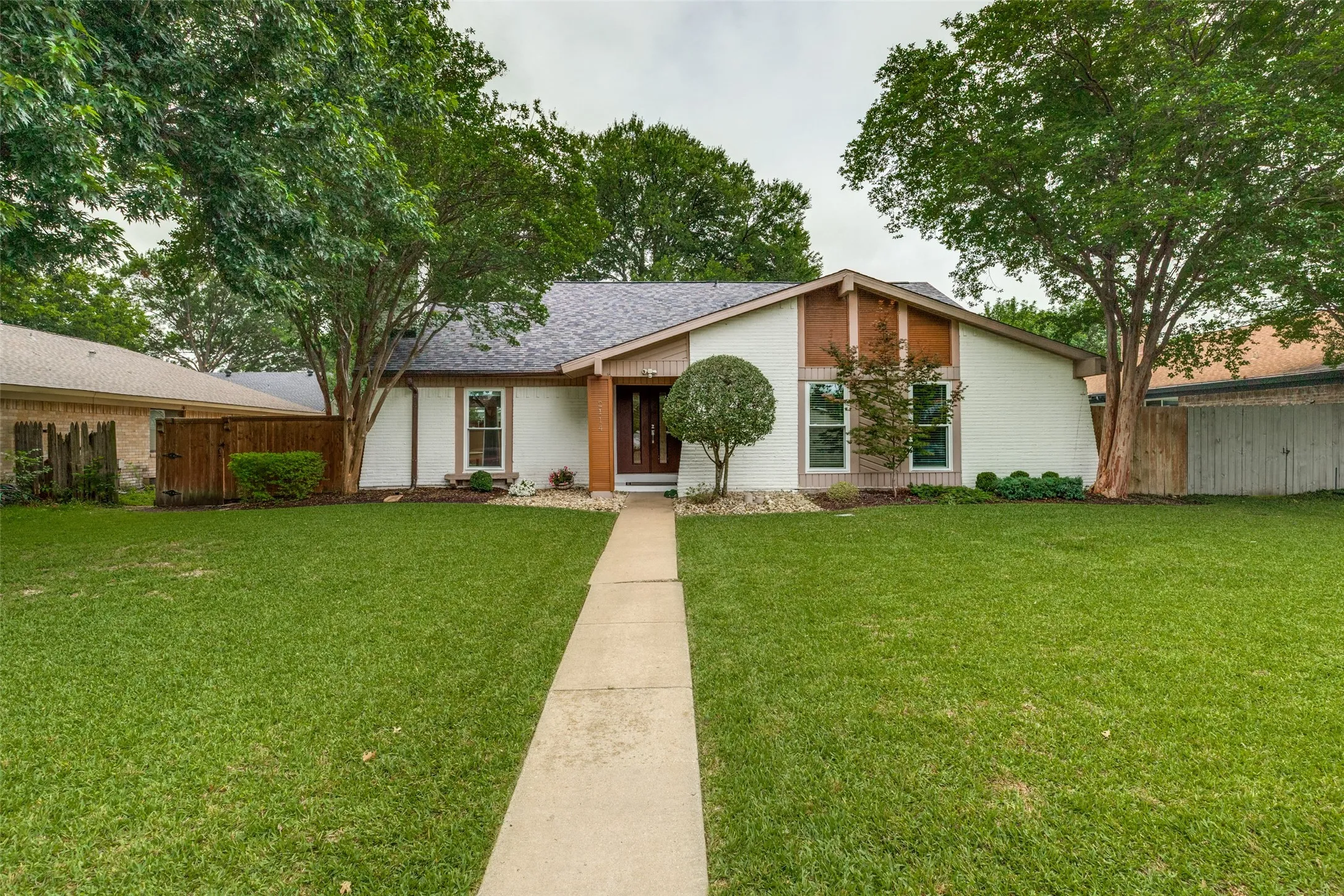 Single Family Residence For Sale in Dallas County , 2114 Wheaton Drive, Richardson, Texas 75081, 4 Bedroom, 3 Bathroom, 2 Garage spaces, 2,112 Sqft, built in 1973, mls#21369779, Real Estate Agent in Richardson, Homes For Sale in Dallas county, Homes For Sale in Richardson, Realtor in Richardson Texas, Real Estate Brokerage Independent Realty Texas, Luminita Cordes Realtor