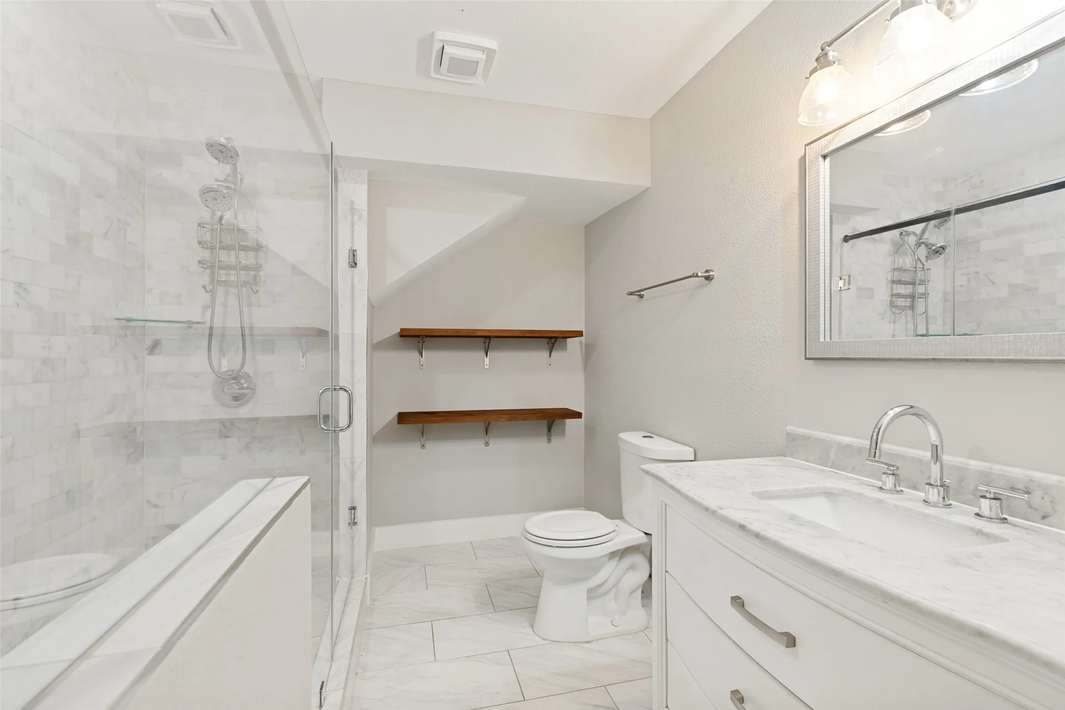 Single Family Residence For Sale in Dallas County , 2114 Wheaton Drive, Richardson, Texas 75081, 4 Bedroom, 3 Bathroom, 2 Garage spaces, 2,112 Sqft, built in 1973, mls#21369779, Real Estate Agent in Richardson, Homes For Sale in Dallas county, Homes For Sale in Richardson, Realtor in Richardson Texas, Real Estate Brokerage Independent Realty Texas, Luminita Cordes Realtor