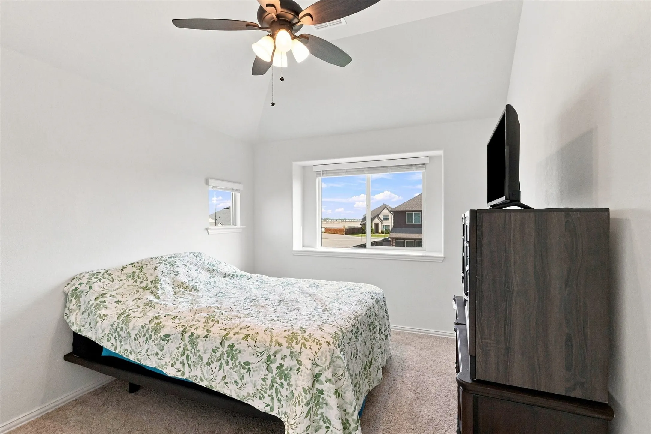 Single Family Residence For Sale in Denton County , 303 Pineview Lane, Ponder, Texas 76259, 4 Bedroom, 3 Bathroom, 2 Garage spaces, 2,456 Sqft, built in 2022, mls#21369243, Real Estate Agent in Ponder, Homes For Sale in Denton county, Homes For Sale in Ponder, Realtor in Ponder Texas, Real Estate Brokerage Independent Realty Texas, Luminita Cordes Realtor