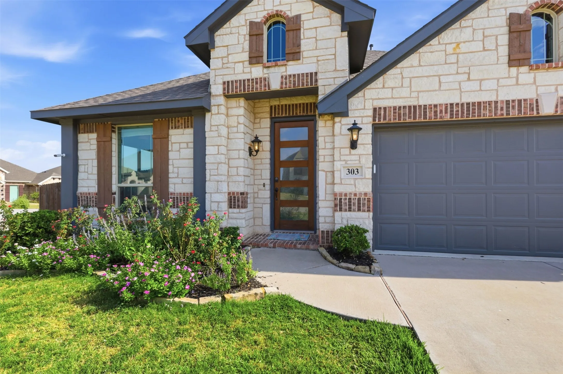 Single Family Residence For Sale in Denton County , 303 Pineview Lane, Ponder, Texas 76259, 4 Bedroom, 3 Bathroom, 2 Garage spaces, 2,456 Sqft, built in 2022, mls#21369243, Real Estate Agent in Ponder, Homes For Sale in Denton county, Homes For Sale in Ponder, Realtor in Ponder Texas, Real Estate Brokerage Independent Realty Texas, Luminita Cordes Realtor