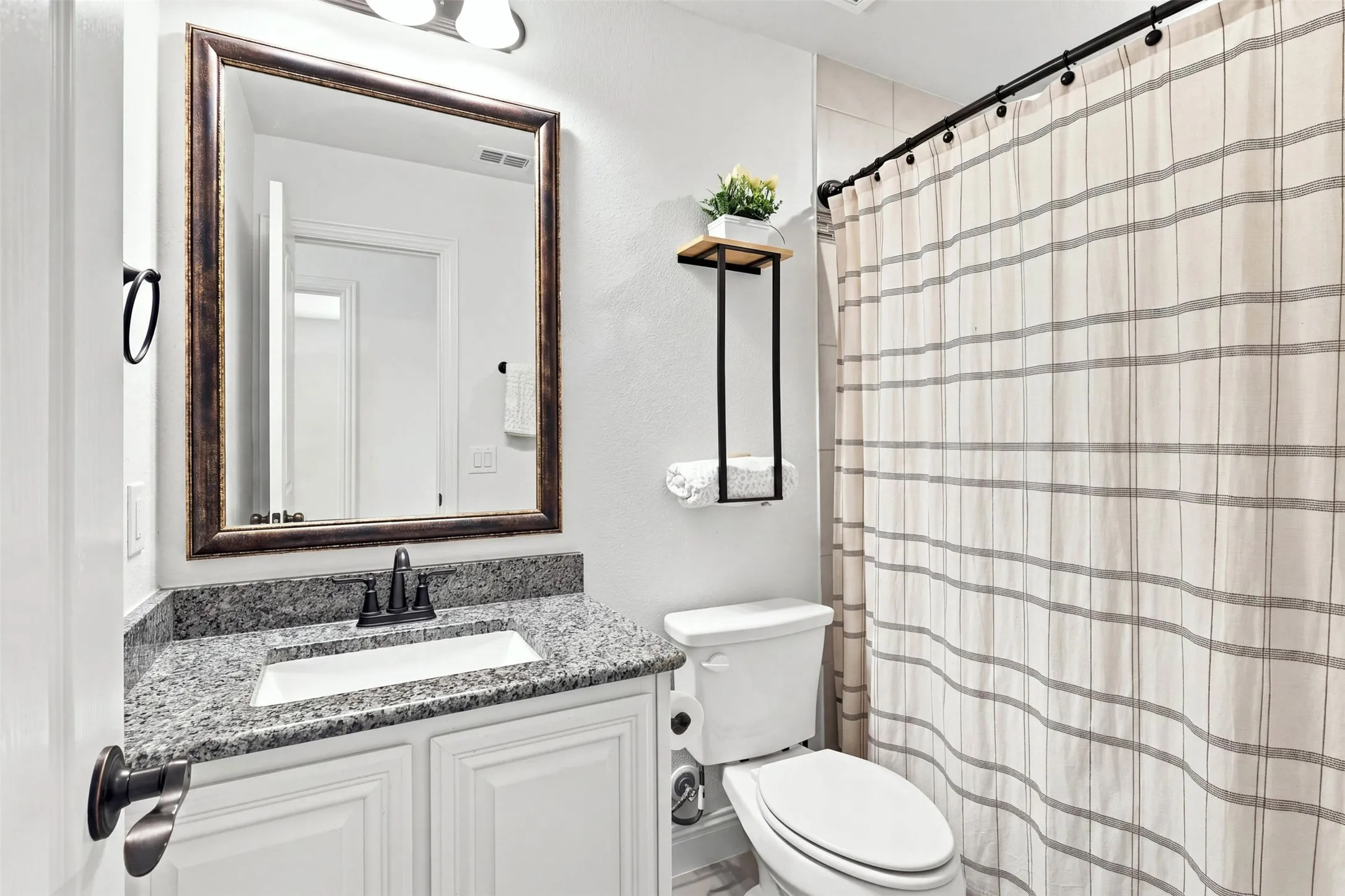 Single Family Residence For Sale in Denton County , 303 Pineview Lane, Ponder, Texas 76259, 4 Bedroom, 3 Bathroom, 2 Garage spaces, 2,456 Sqft, built in 2022, mls#21369243, Real Estate Agent in Ponder, Homes For Sale in Denton county, Homes For Sale in Ponder, Realtor in Ponder Texas, Real Estate Brokerage Independent Realty Texas, Luminita Cordes Realtor