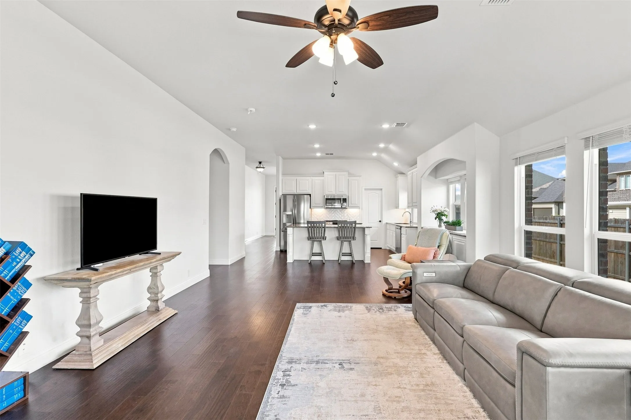 Single Family Residence For Sale in Denton County , 303 Pineview Lane, Ponder, Texas 76259, 4 Bedroom, 3 Bathroom, 2 Garage spaces, 2,456 Sqft, built in 2022, mls#21369243, Real Estate Agent in Ponder, Homes For Sale in Denton county, Homes For Sale in Ponder, Realtor in Ponder Texas, Real Estate Brokerage Independent Realty Texas, Luminita Cordes Realtor